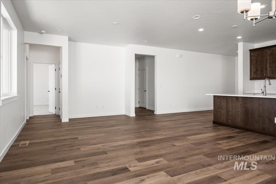 8432 S Updale Ave Property Photo 5