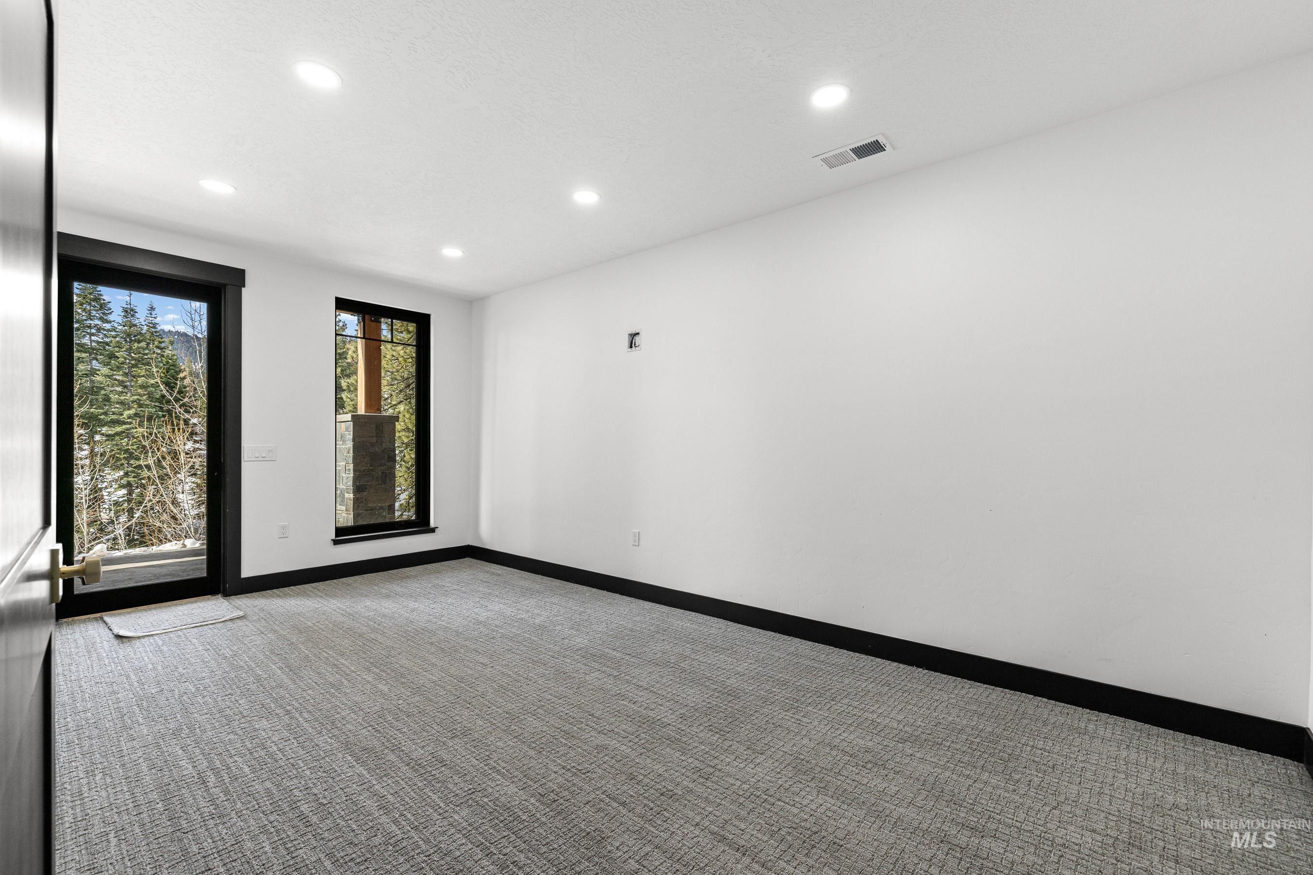 15 Veil Cave Court Property Photo 45