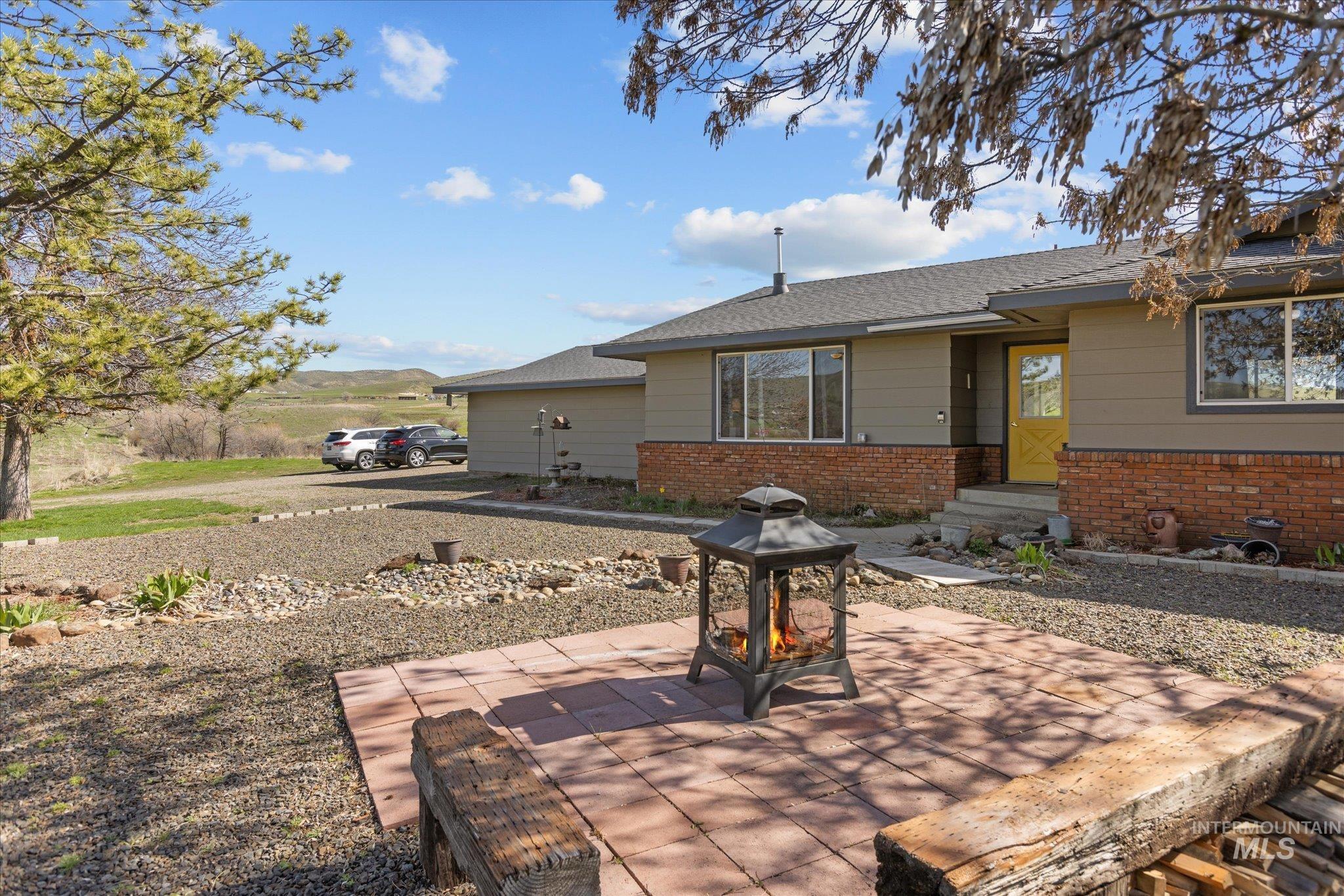 1430 Mann Creek Rd Property Photo 2