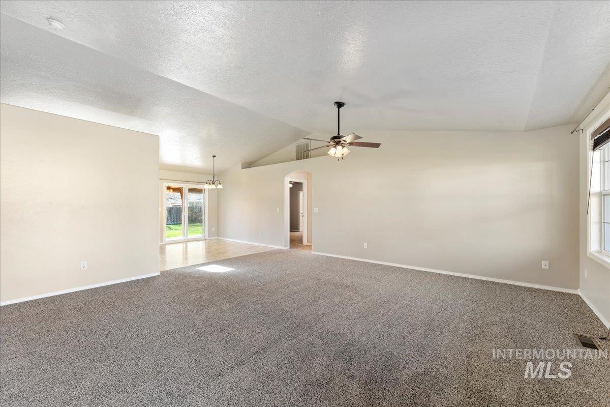 2117 S Crimson Rose Way Property Photo 4