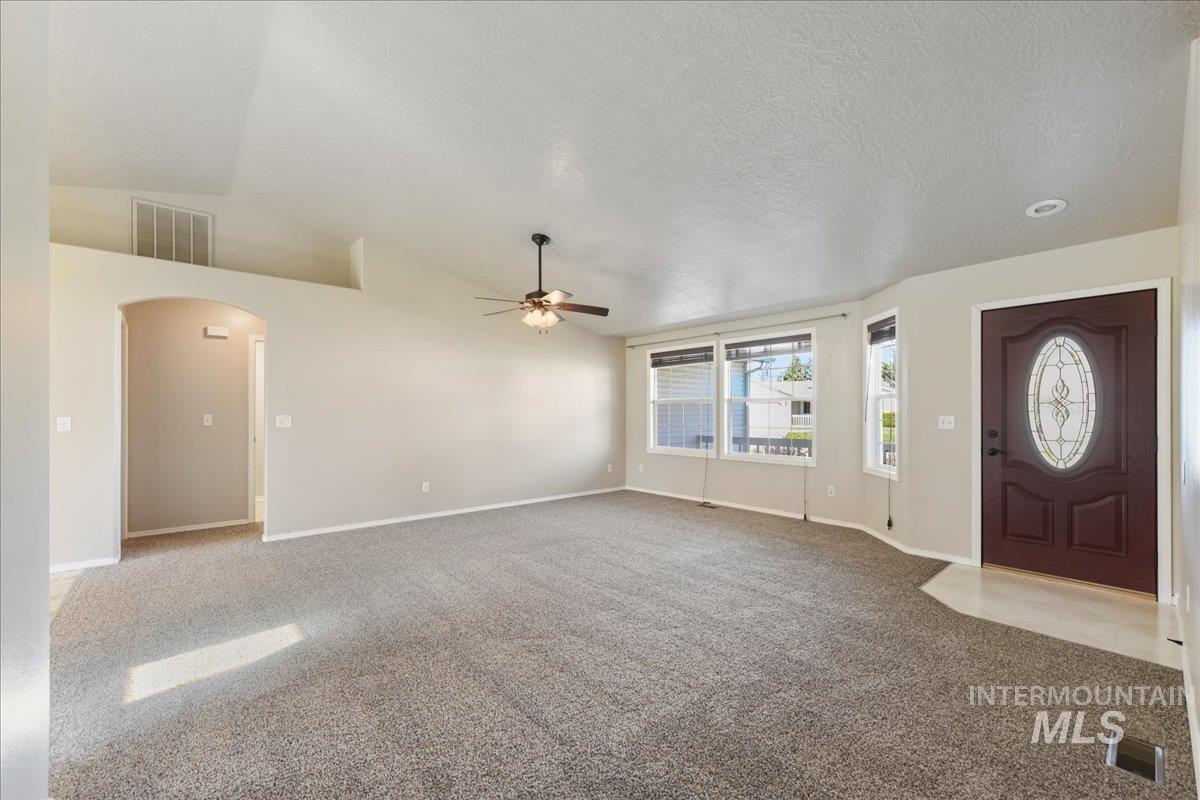 2117 S Crimson Rose Way Property Photo 6