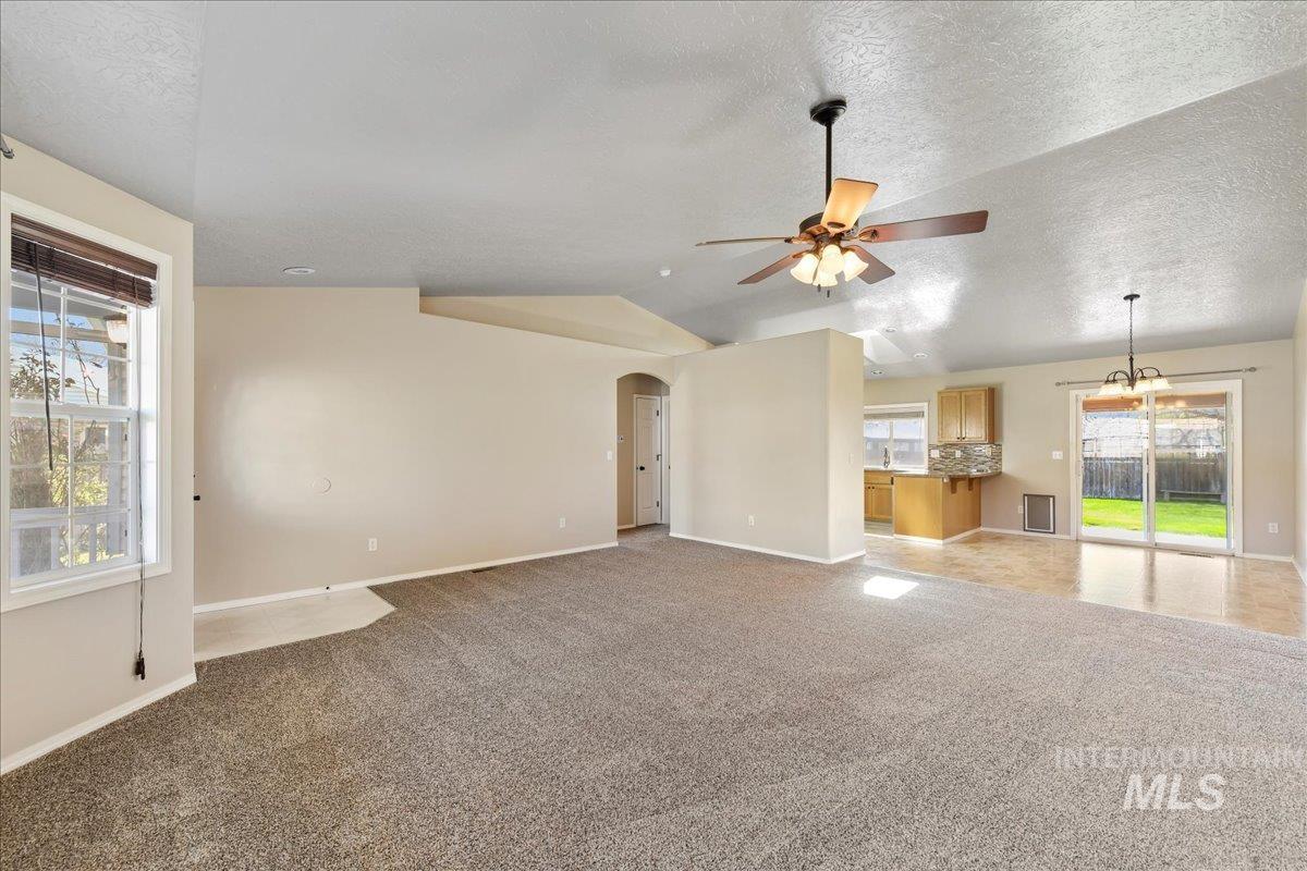 2117 S Crimson Rose Way Property Photo 7