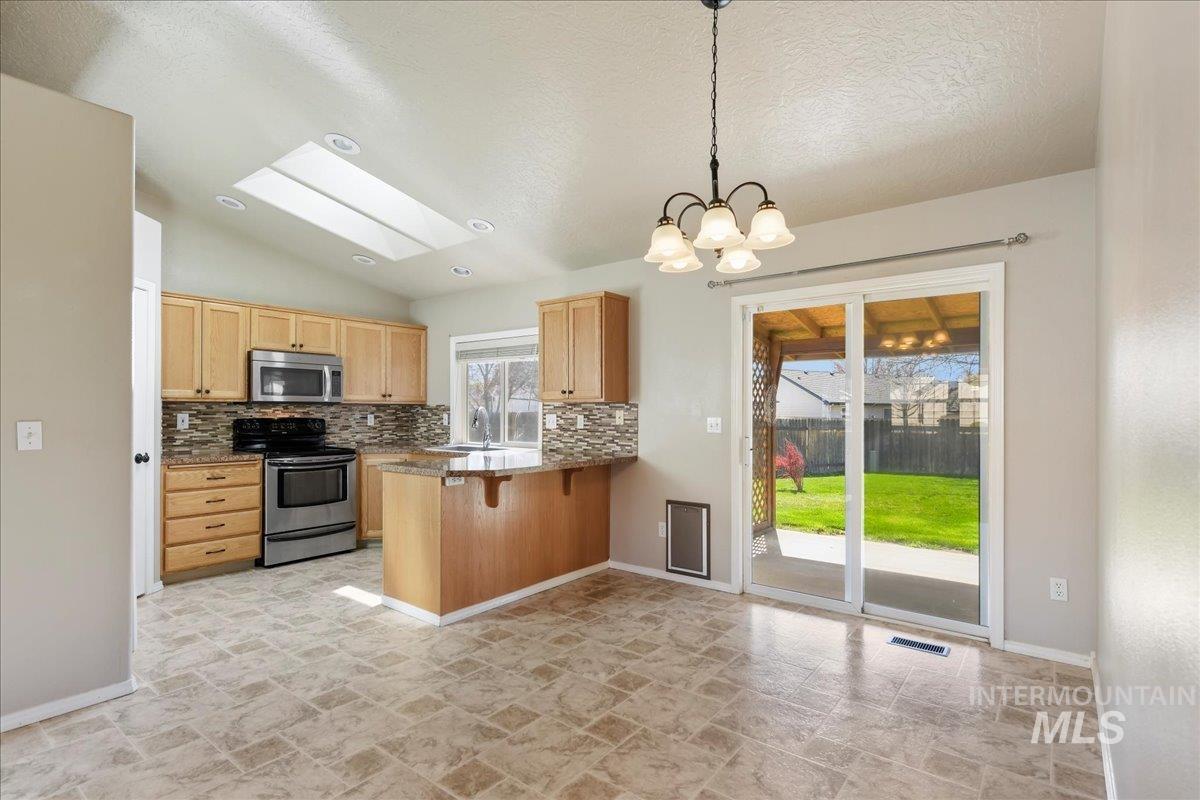 2117 S Crimson Rose Way Property Photo 9