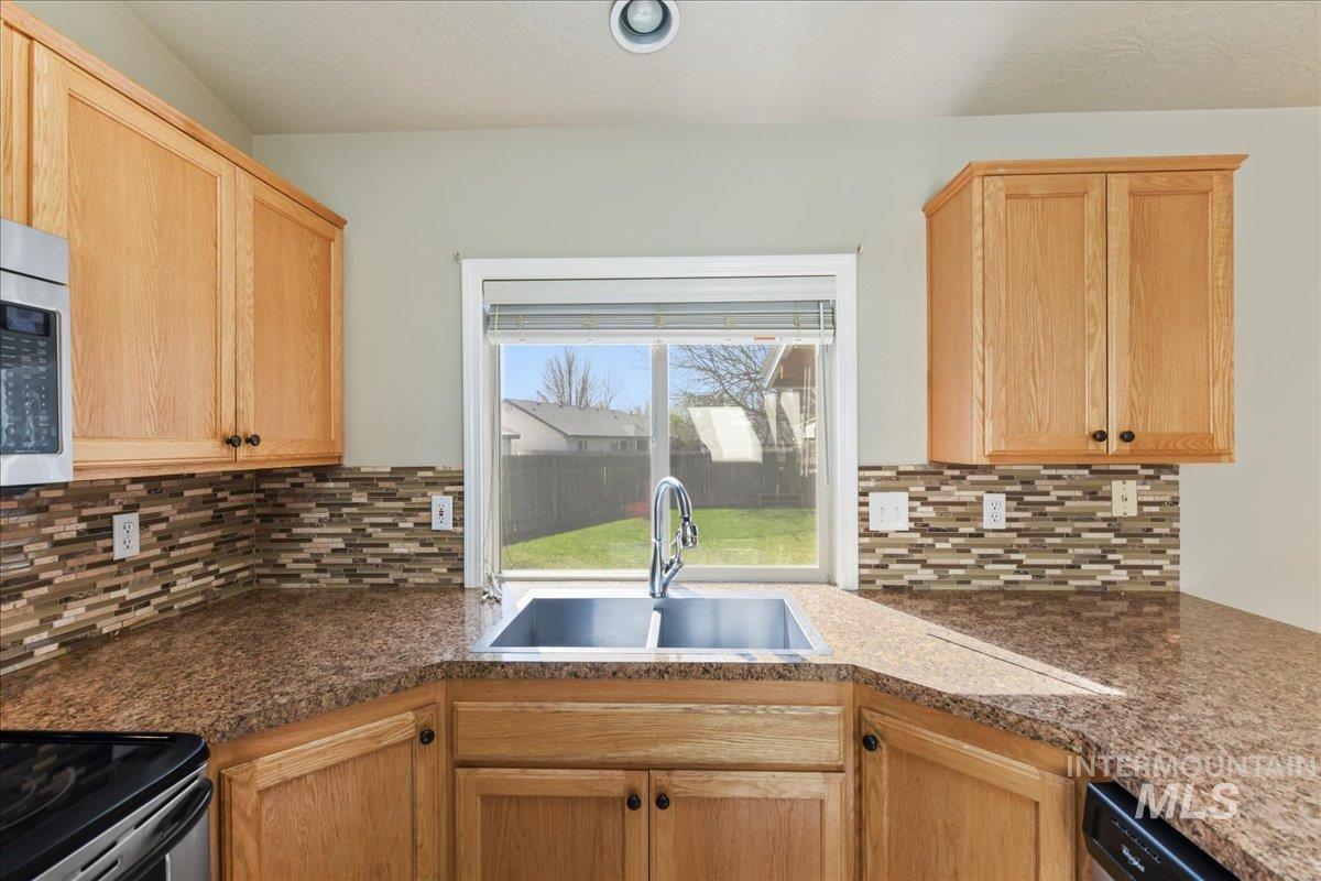 2117 S Crimson Rose Way Property Photo 12