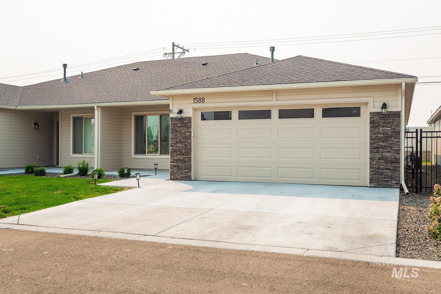 1588 W Windswept Dr Property Photo 3