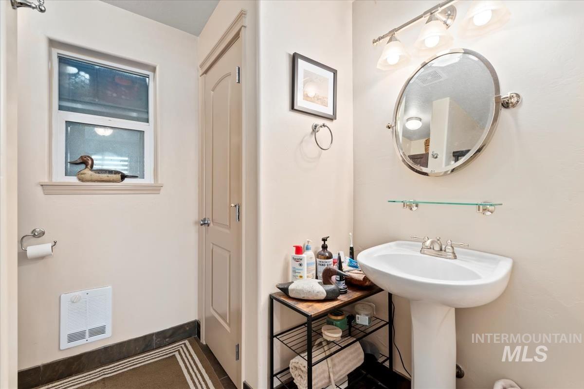 2145 N Haskett Property Photo 34