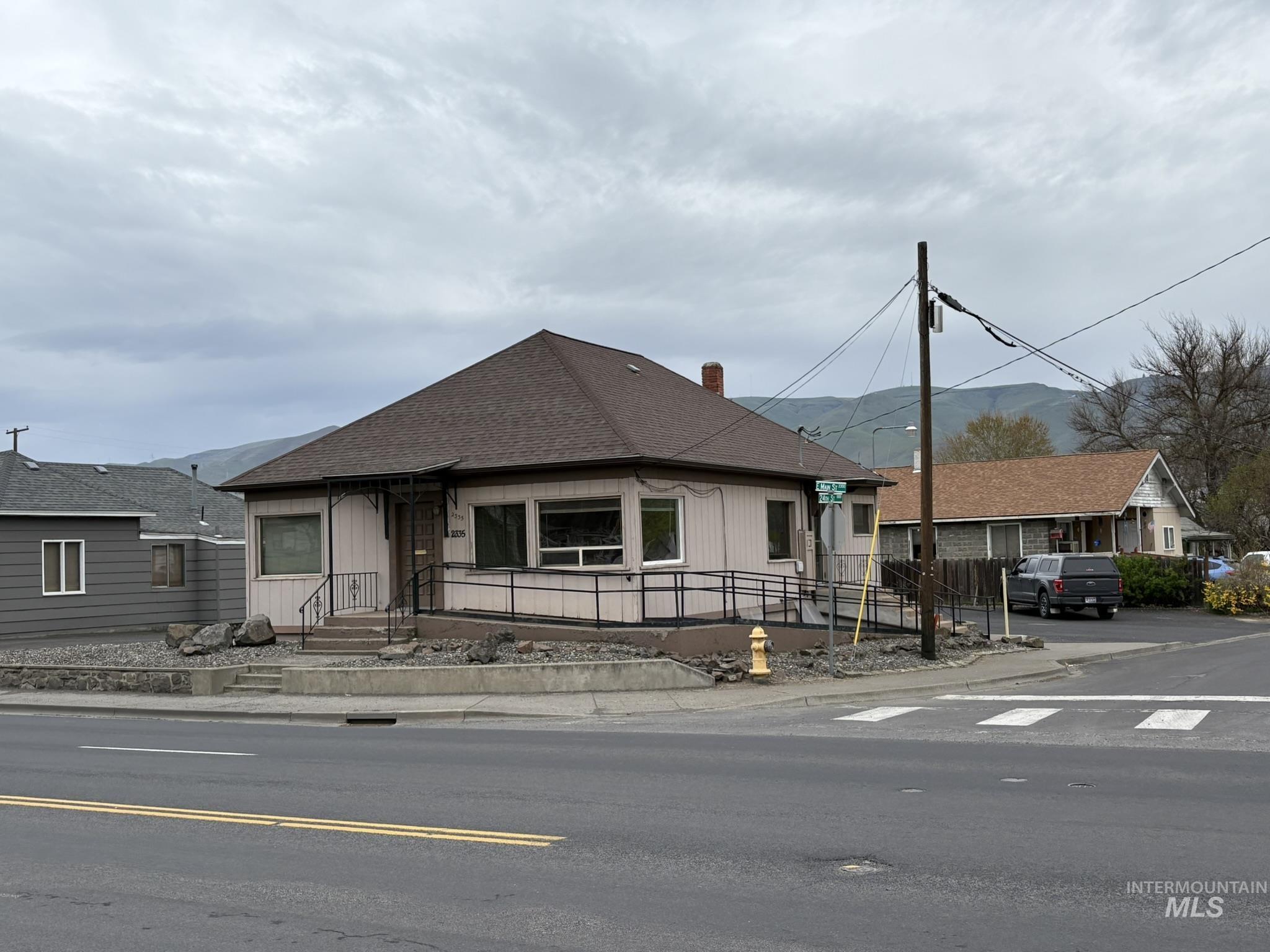 2335 E Main Street Property Photo