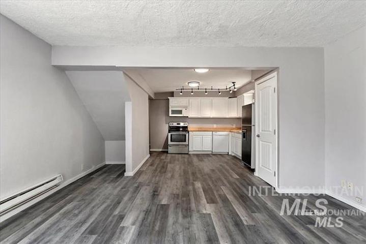 213 E Freeport Street Property Photo 3