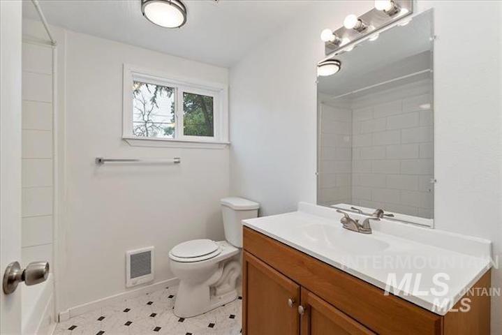 213 E Freeport Street Property Photo 7