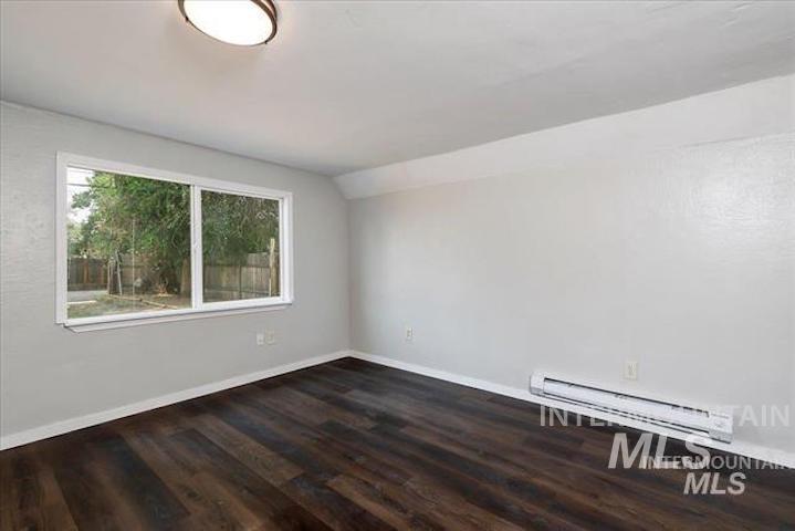 213 E Freeport Street Property Photo 8