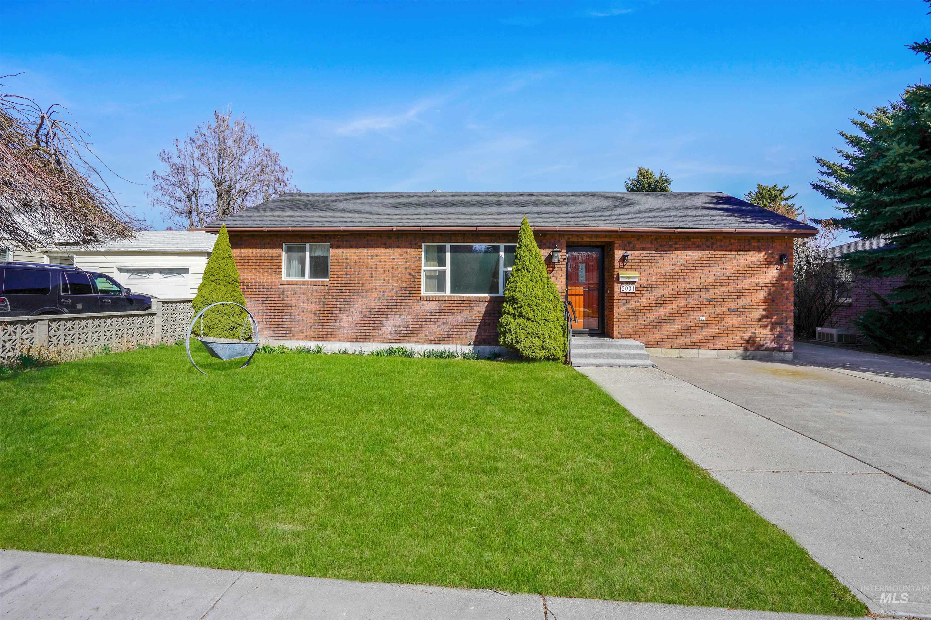 2031 Miller Ave Property Photo 1