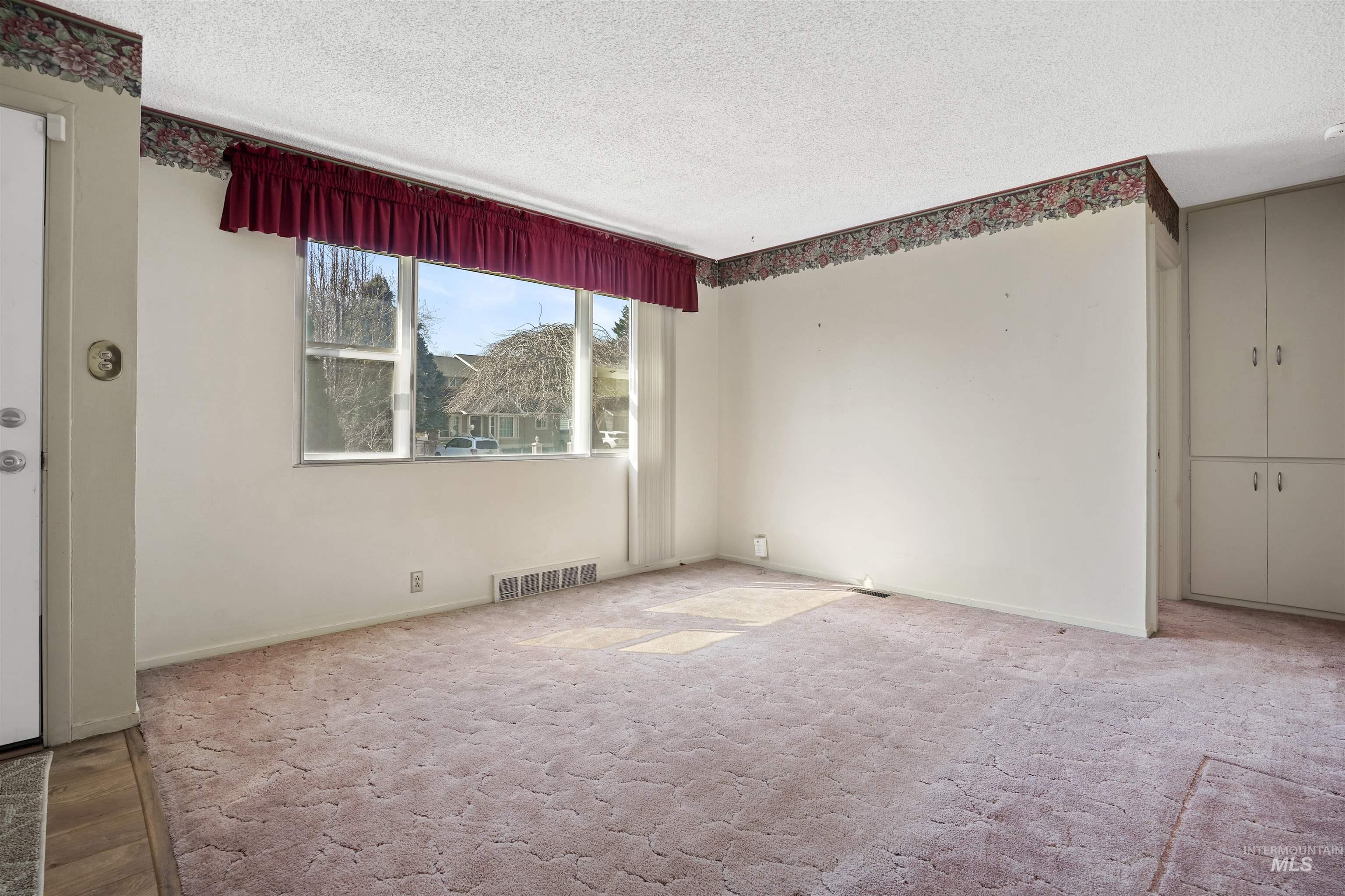 2031 Miller Ave Property Photo 5