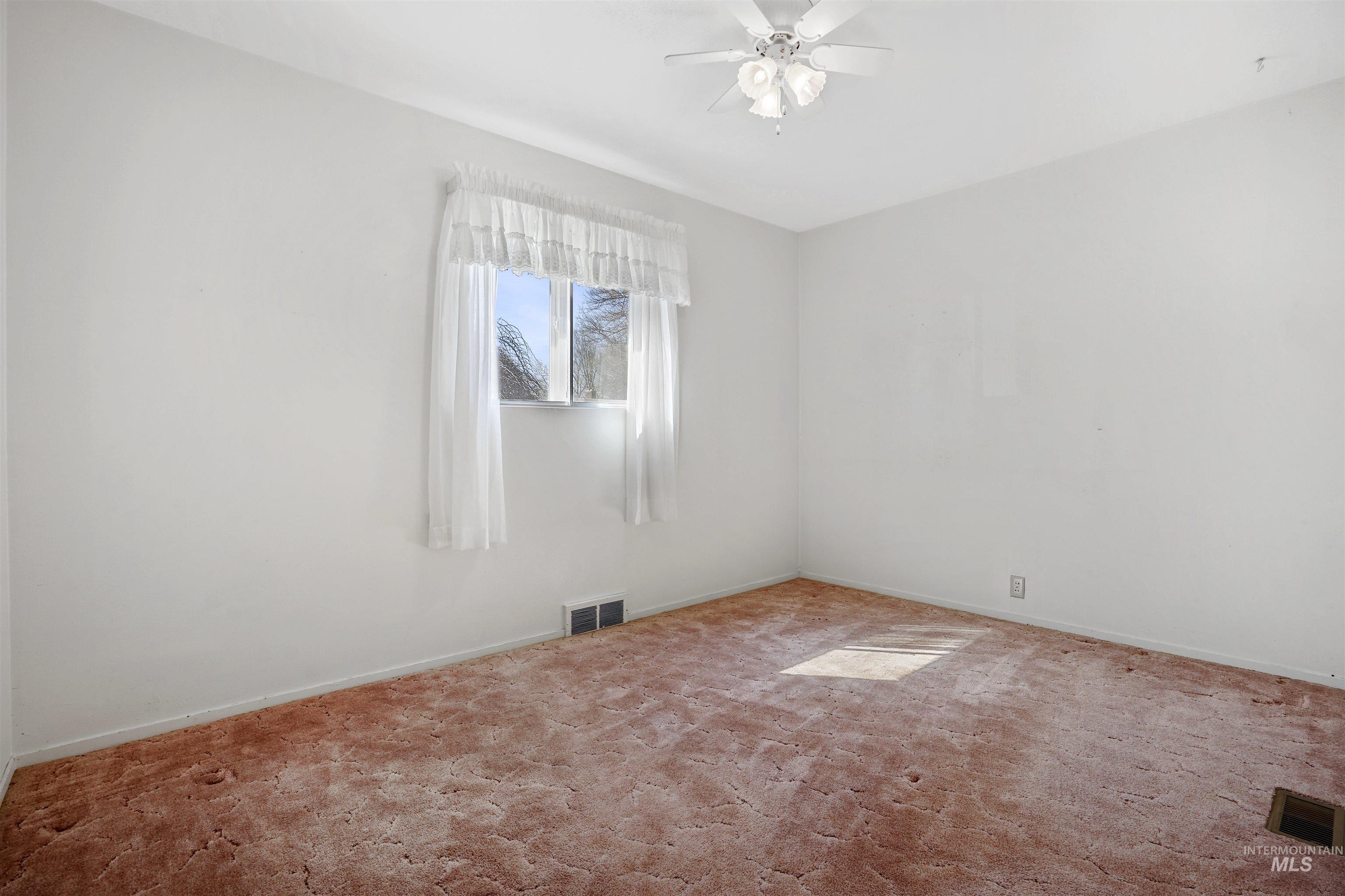 2031 Miller Ave Property Photo 8