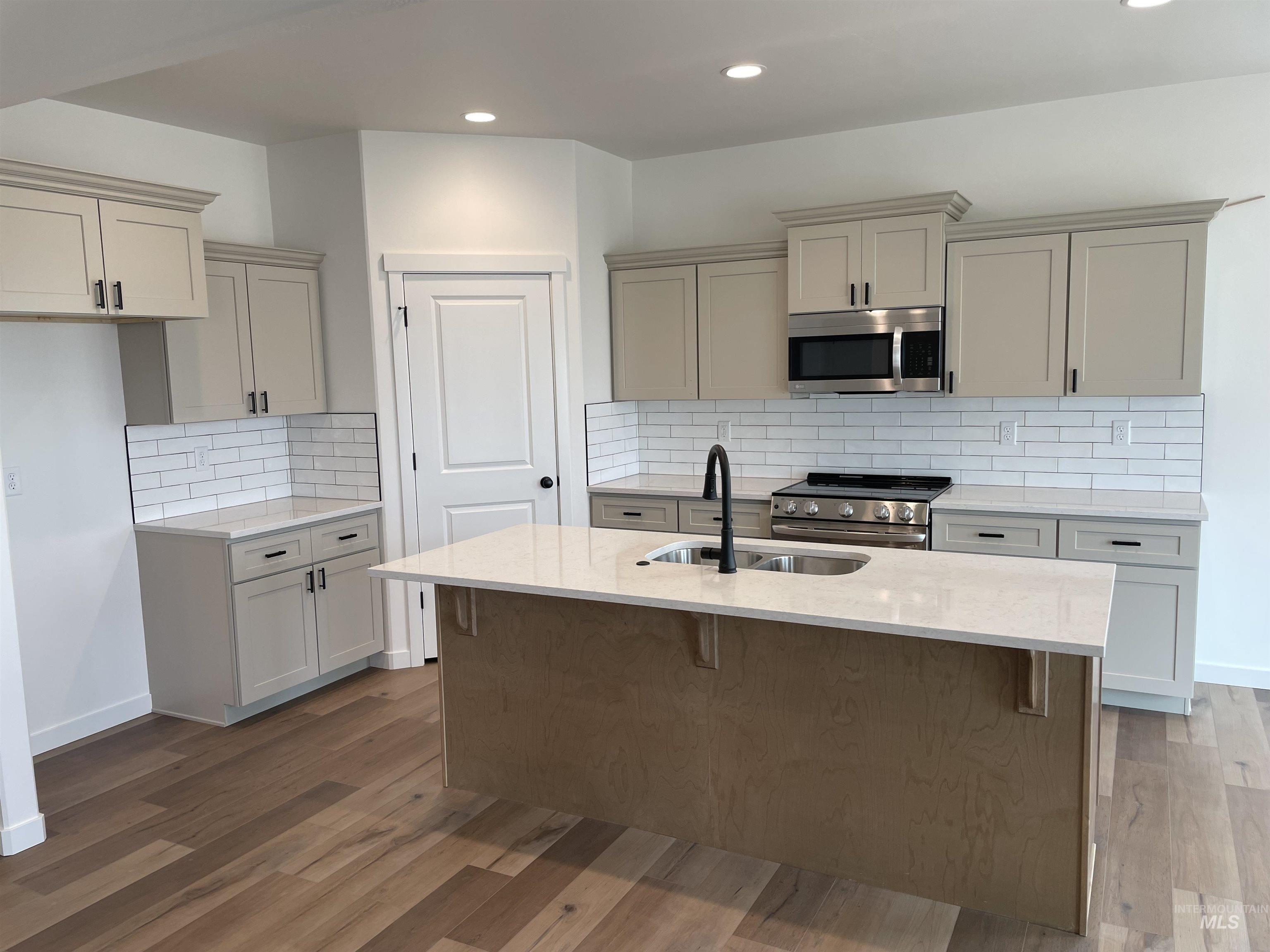 1207 Frank Henry Rd Property Photo 2