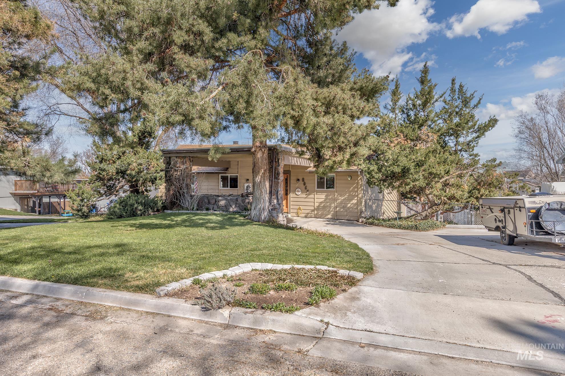 2065 3rd Avenue N Property Photo