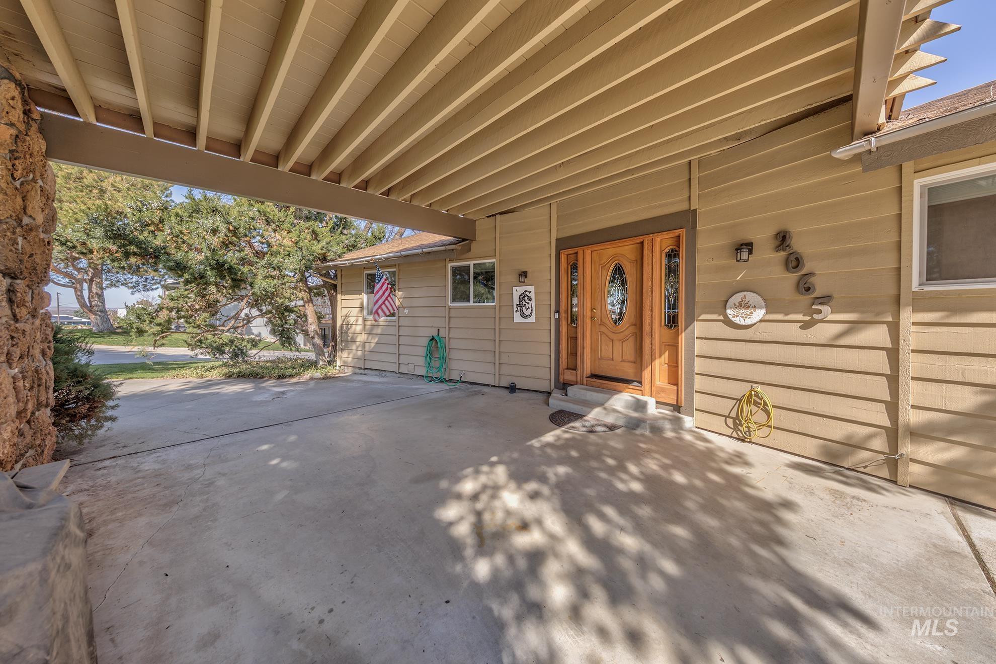 2065 3rd Avenue N Property Photo 5