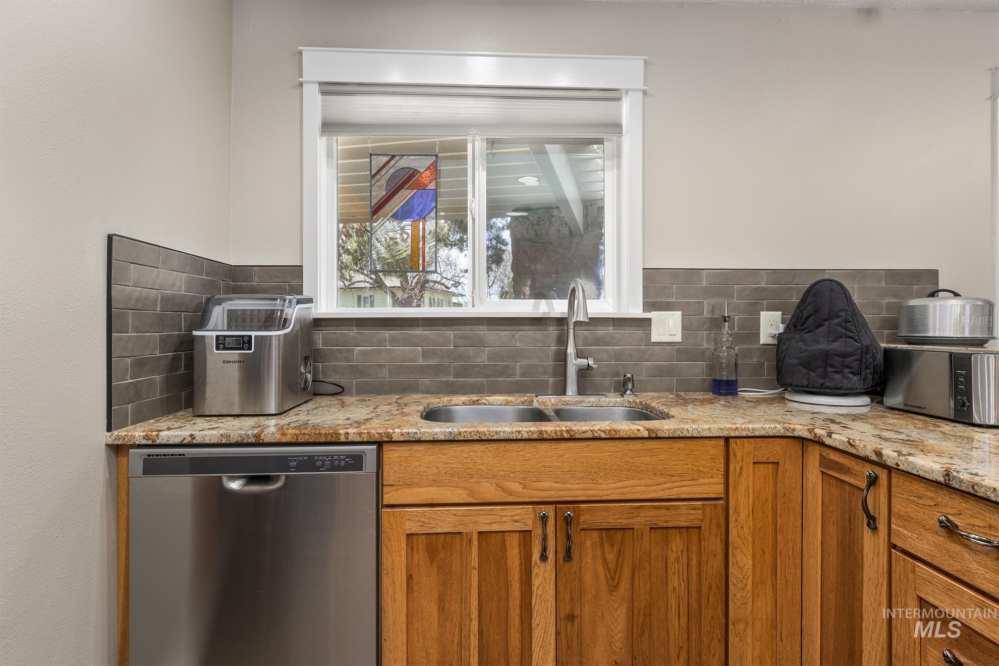 2065 3rd Avenue N Property Photo 14