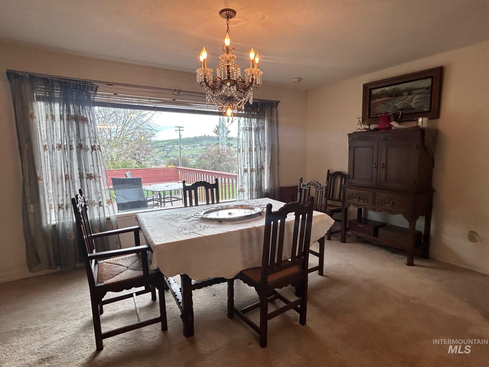 3430 Meadowlark Drive Property Photo 4