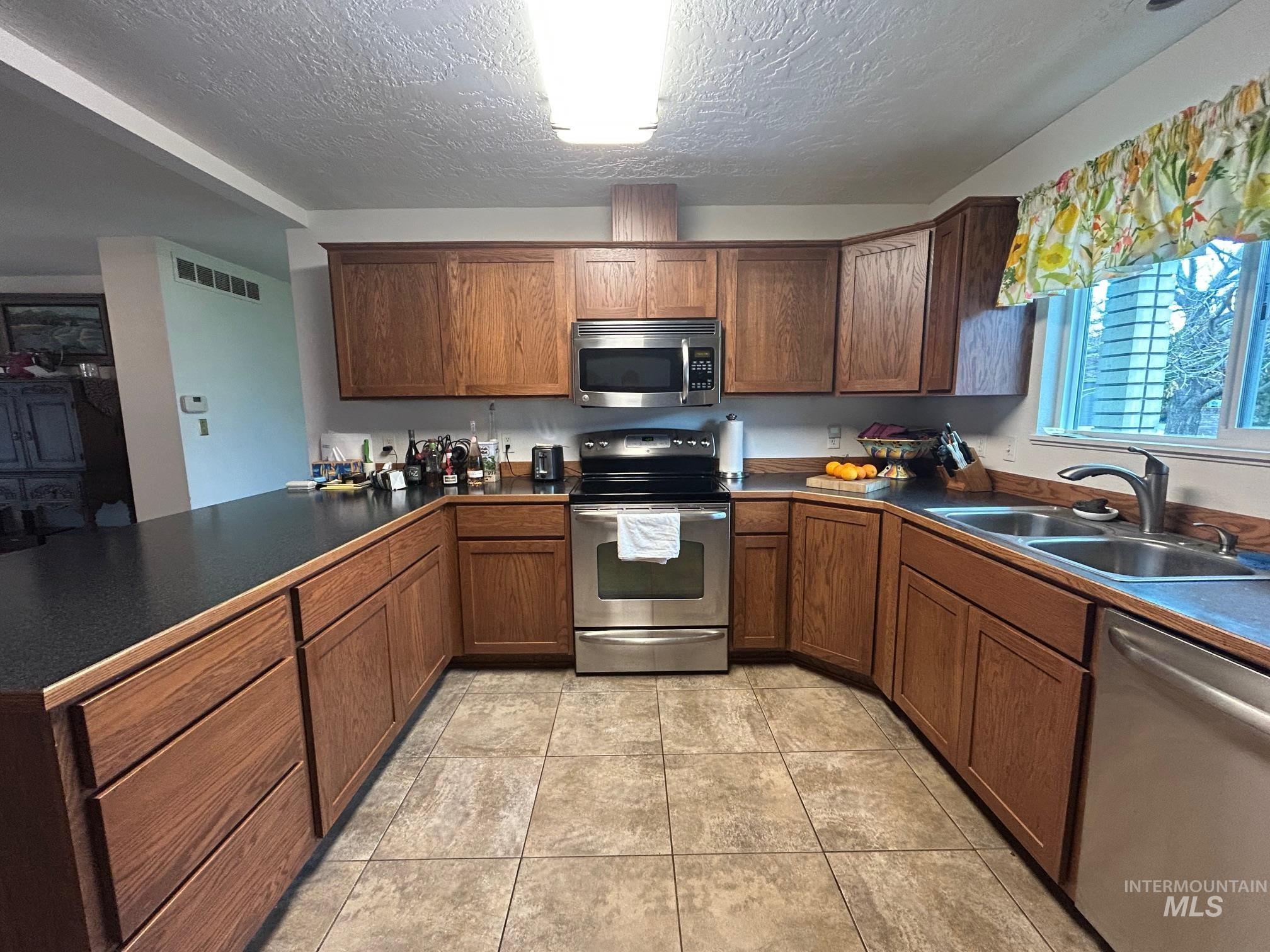 3430 Meadowlark Drive Property Photo 10