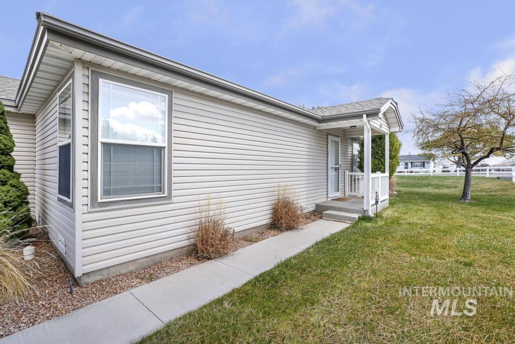 112 Southwood Ave W Property Photo 2