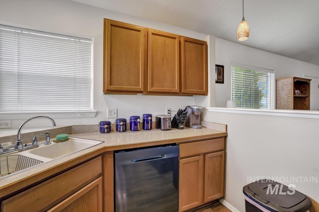 112 Southwood Ave W Property Photo 10