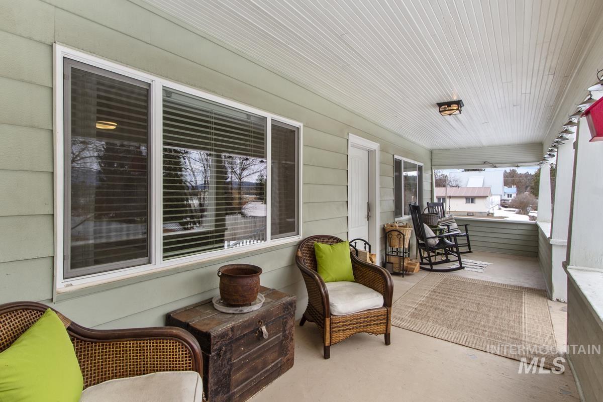 202 S School Street Property Photo
