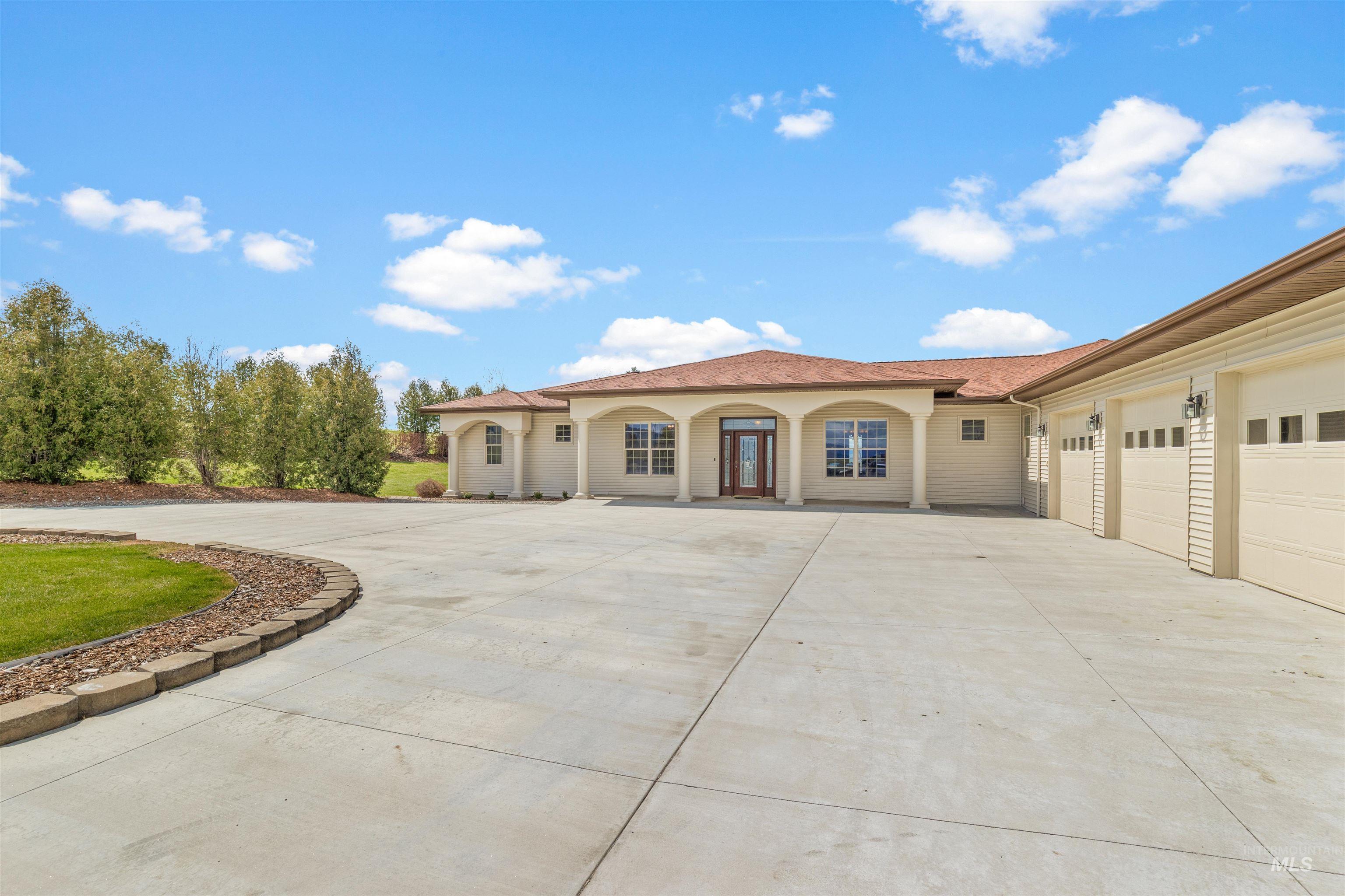 186 Ridgeview Drive Property Photo 3