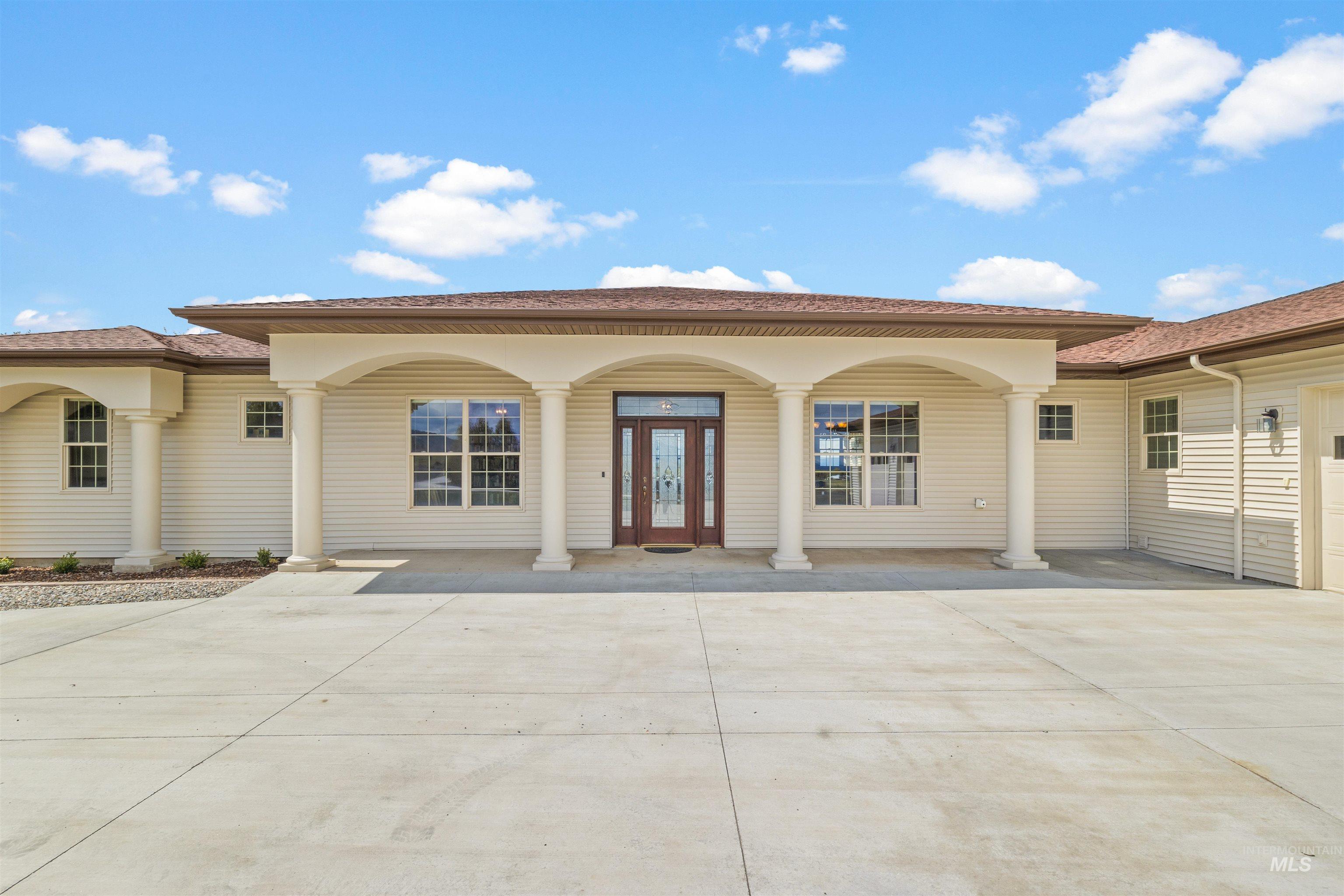 186 Ridgeview Drive Property Photo 3