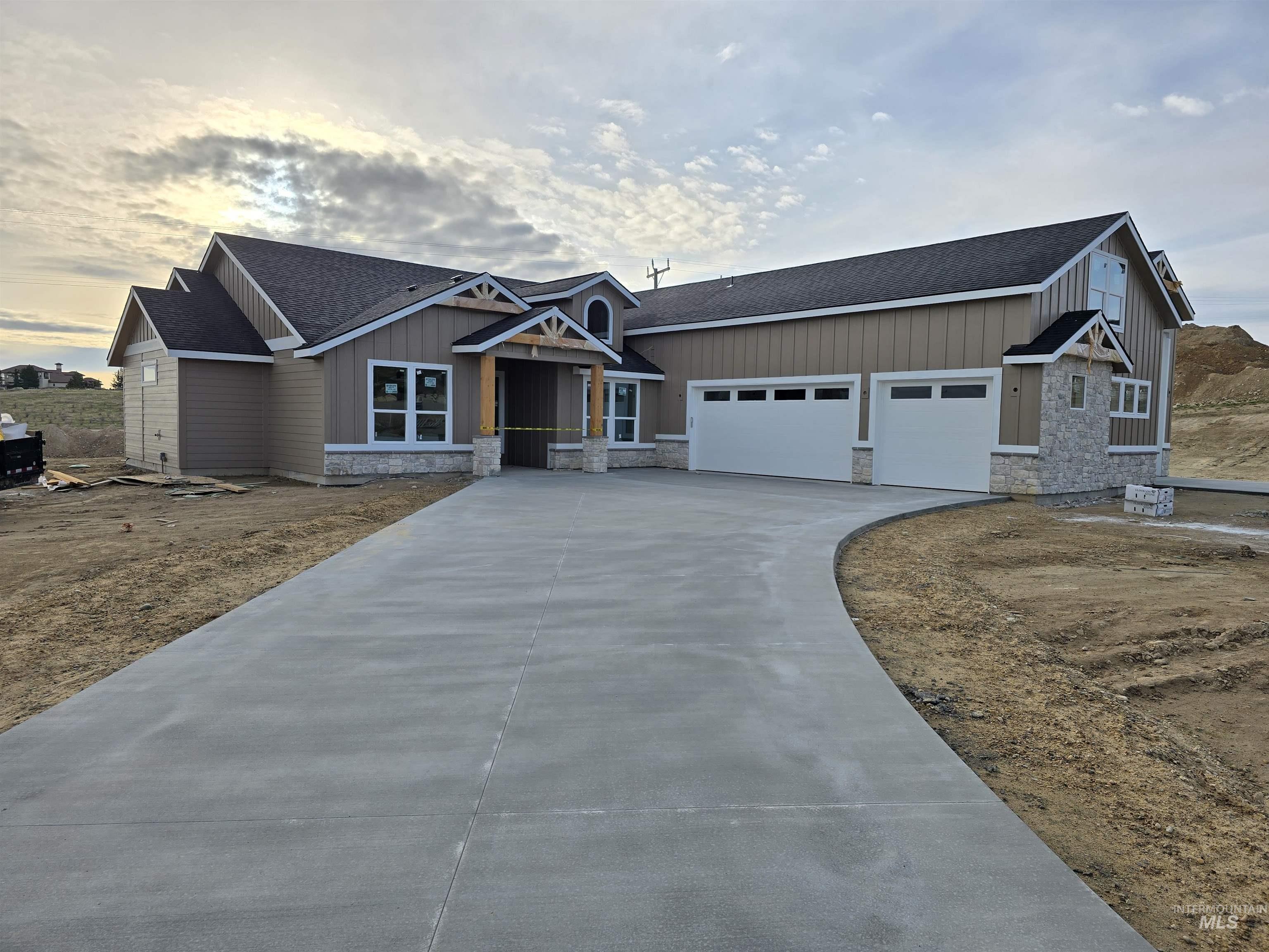 8043 Golden Hills Property Photo