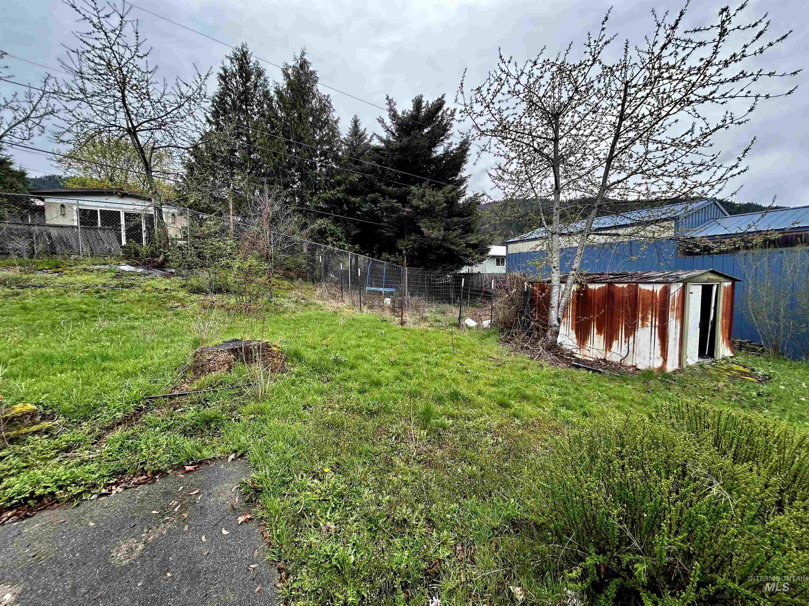 12686 Laqa Ave Property Photo 5