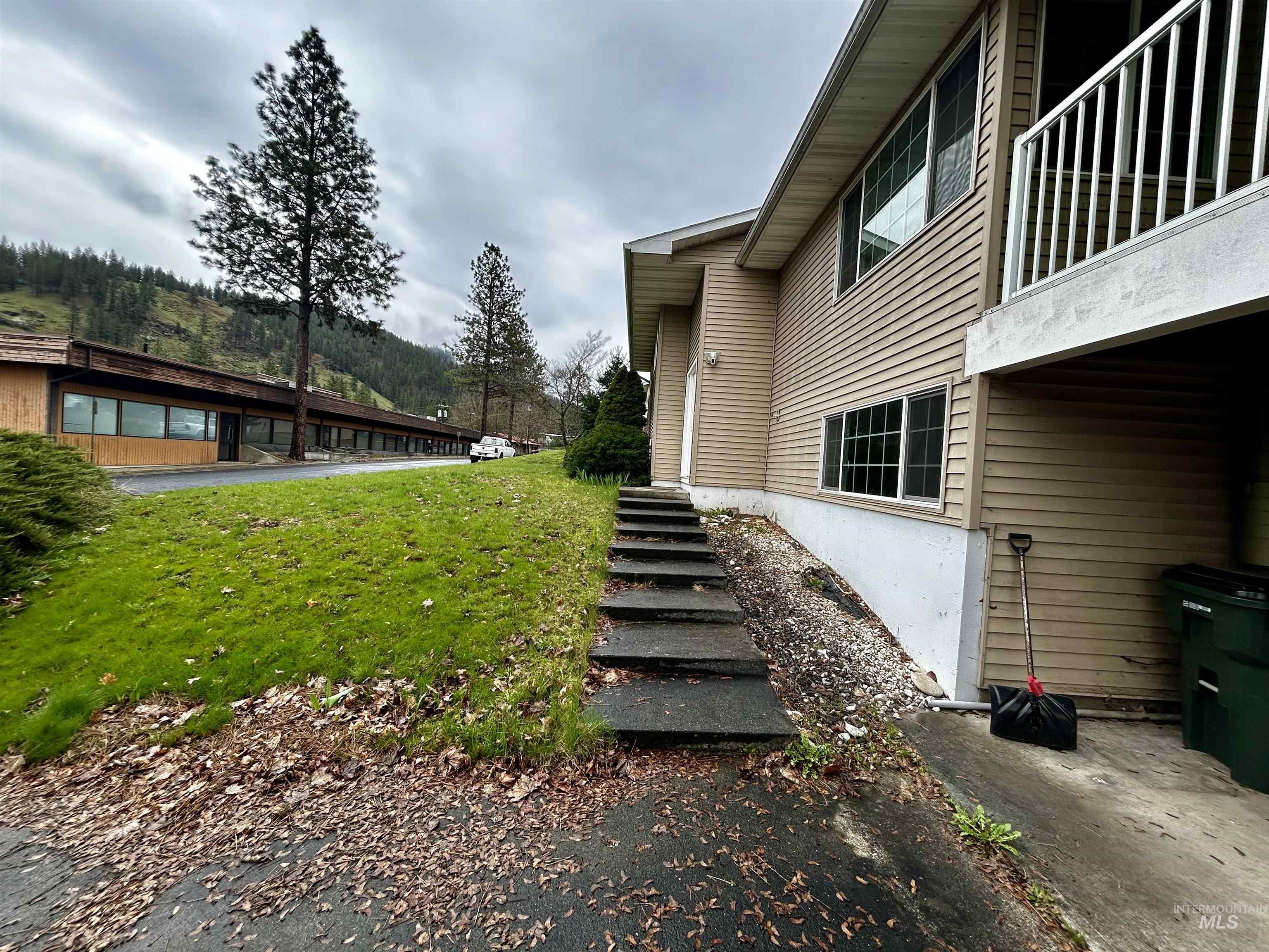 12686 Laqa Ave Property Photo 7