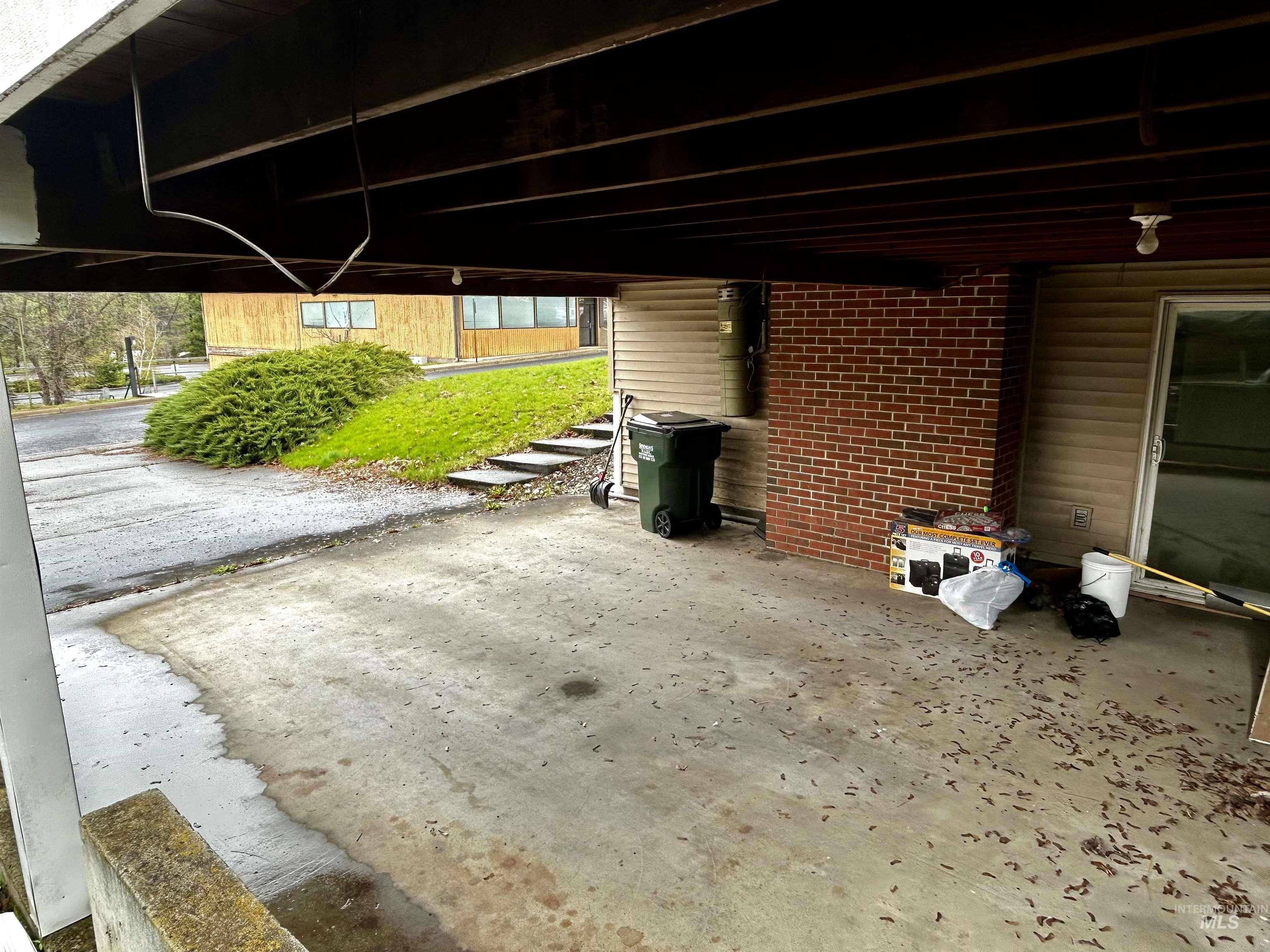 12686 Laqa Ave Property Photo 9