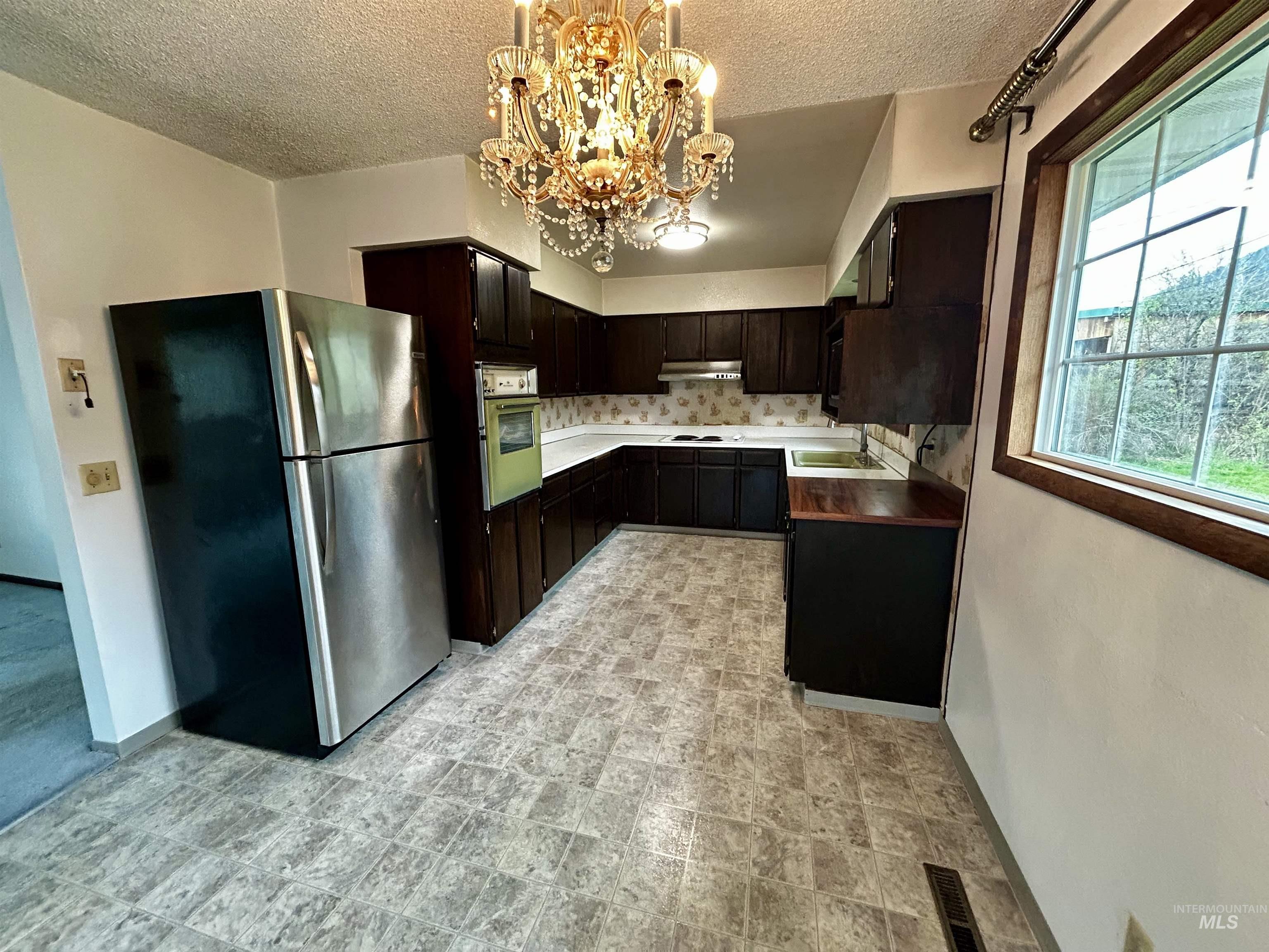 12686 Laqa Ave Property Photo 10