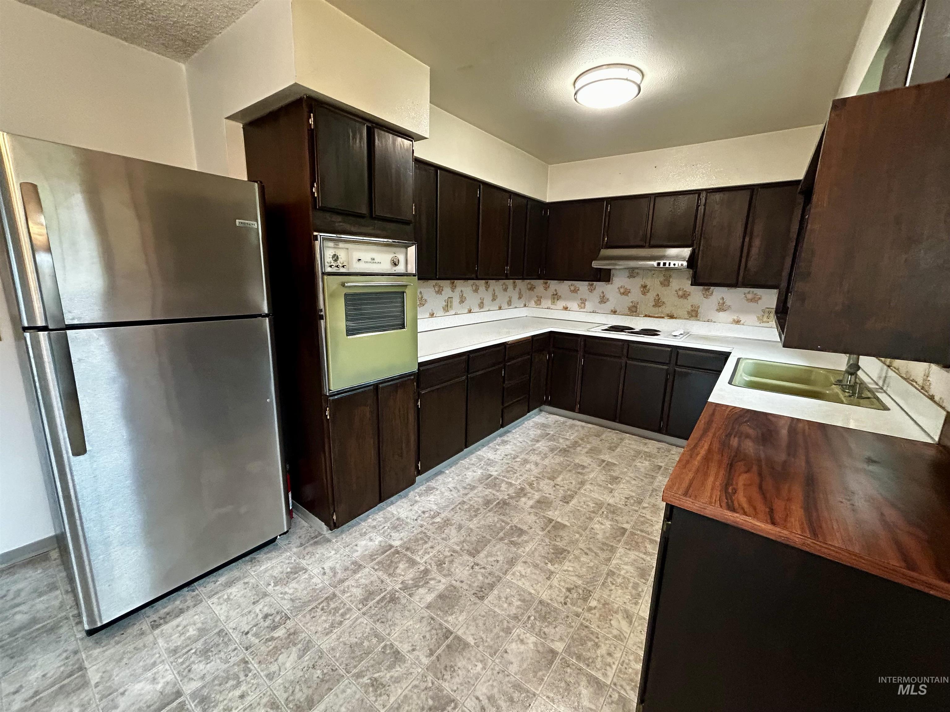 12686 Laqa Ave Property Photo 12