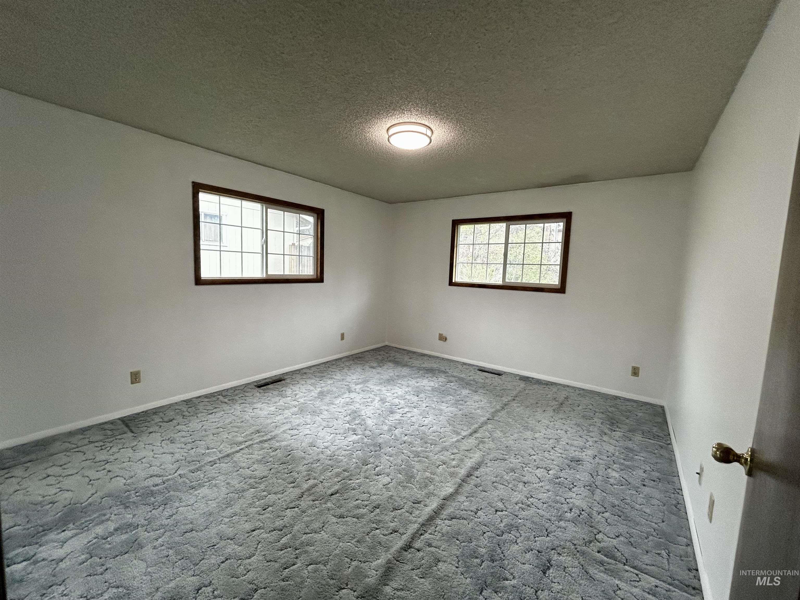 12686 Laqa Ave Property Photo 20