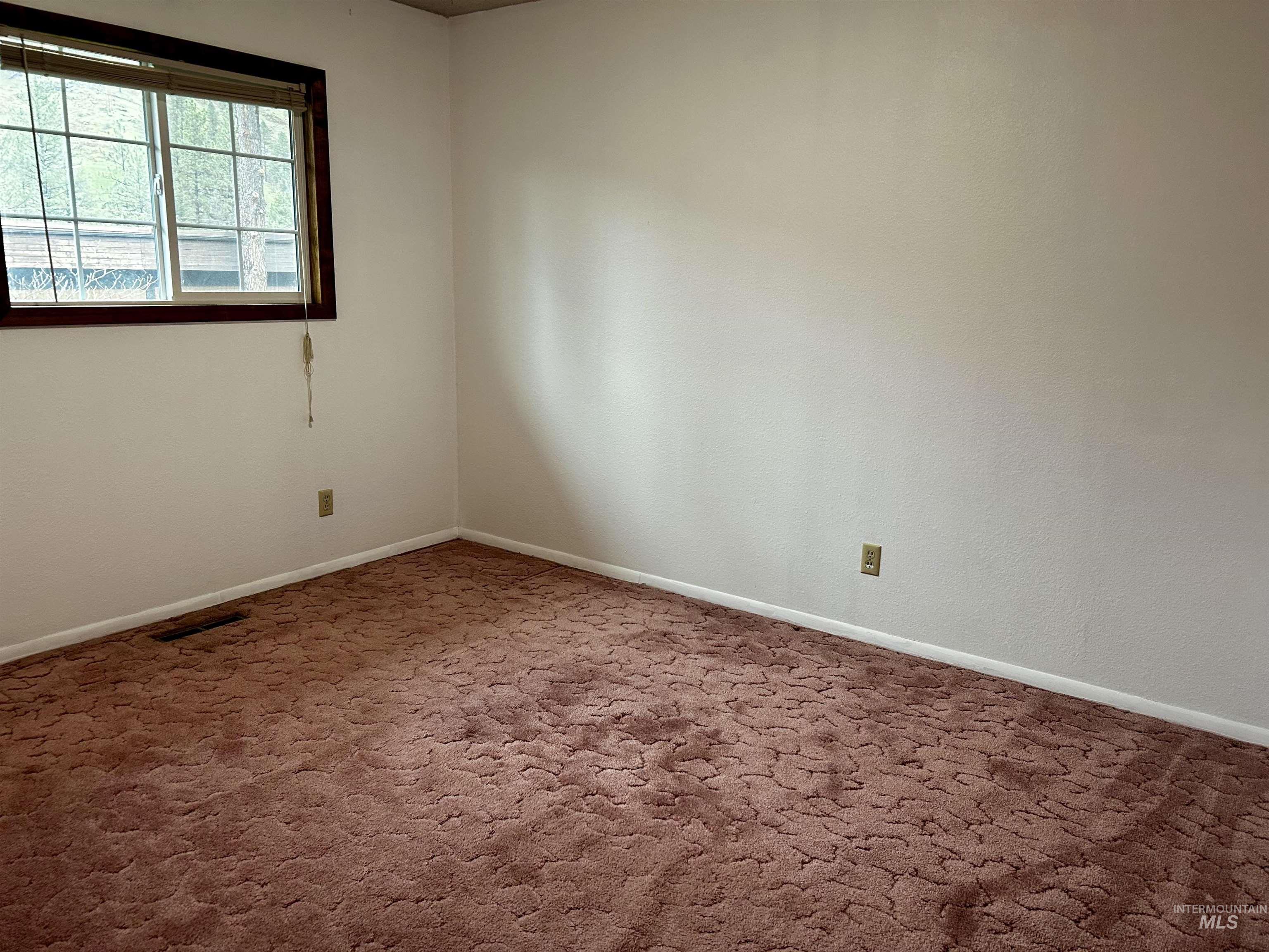 12686 Laqa Ave Property Photo 22