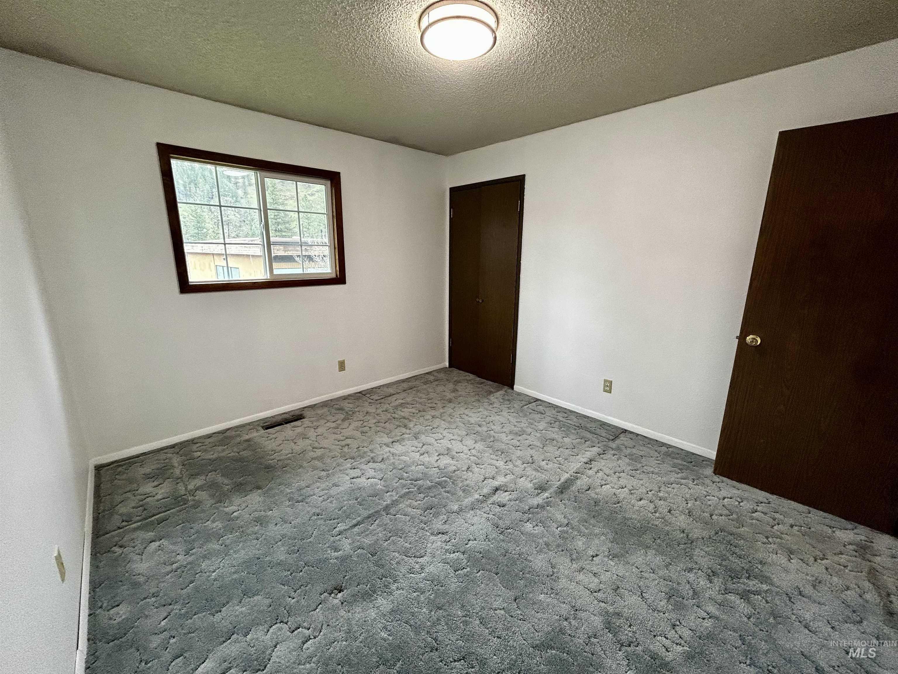 12686 Laqa Ave Property Photo 23
