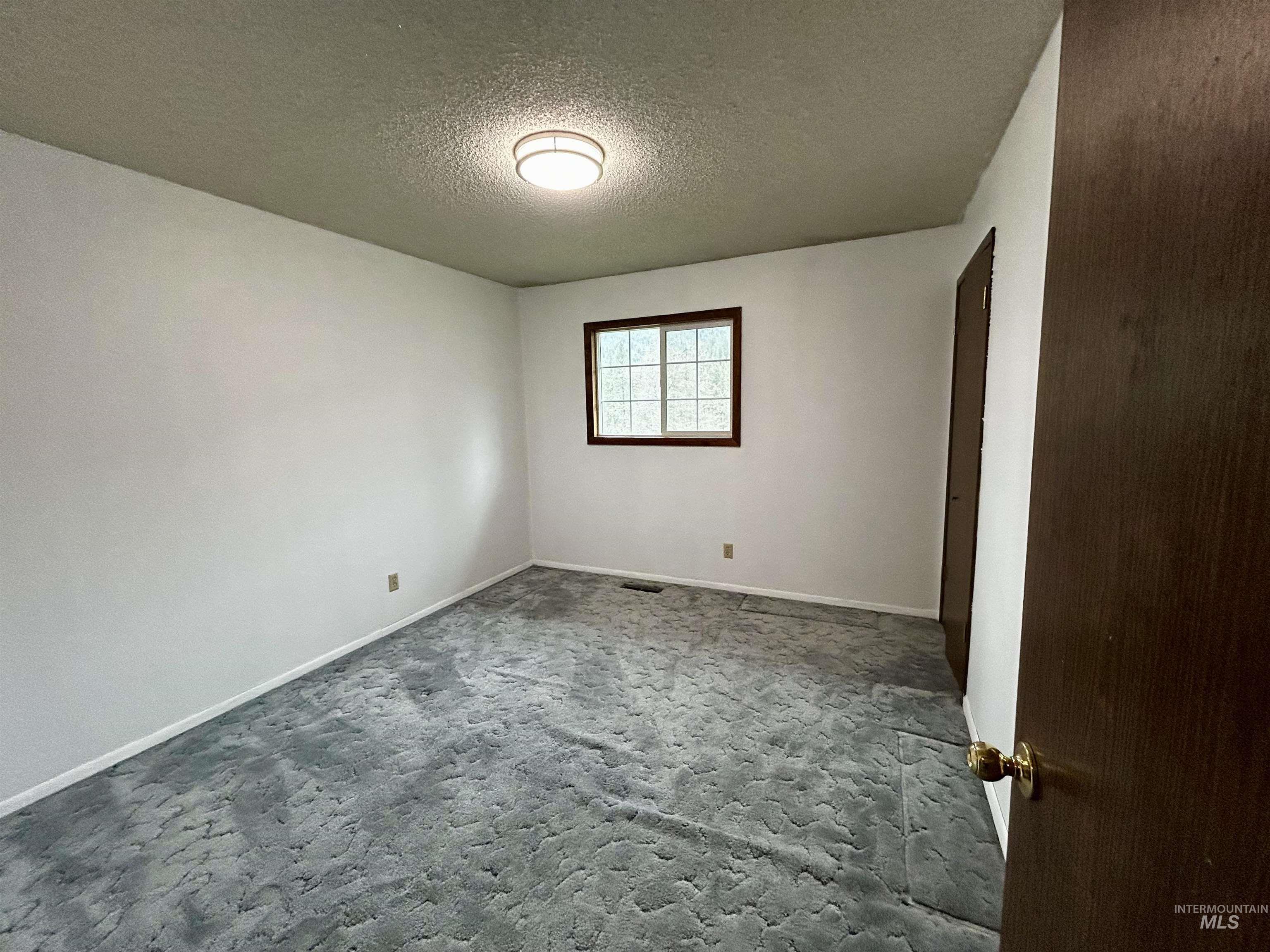 12686 Laqa Ave Property Photo 24
