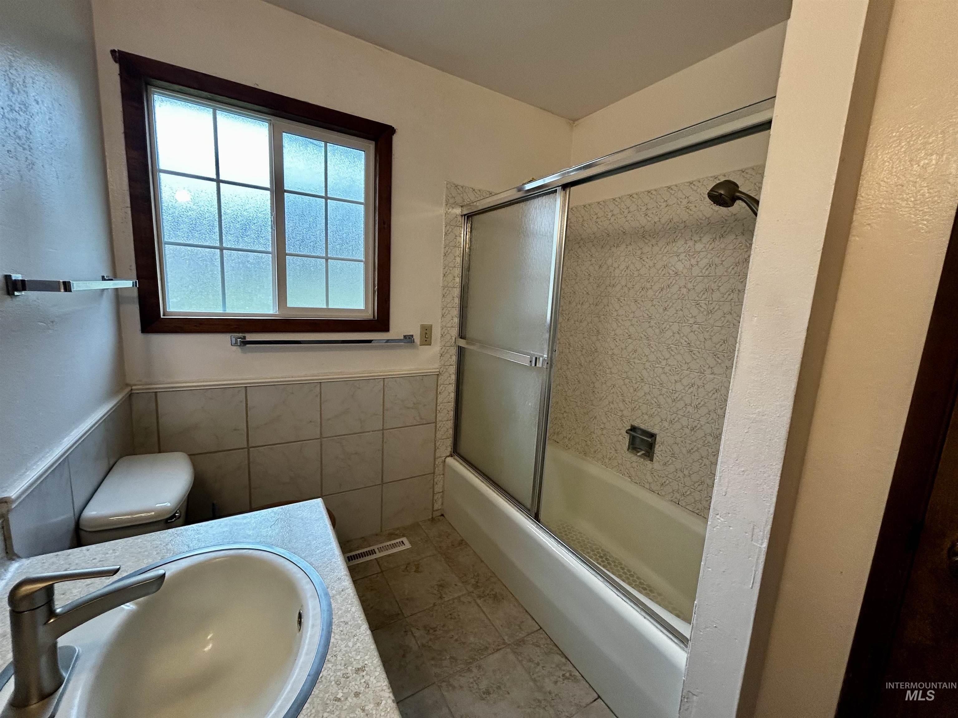 12686 Laqa Ave Property Photo 26