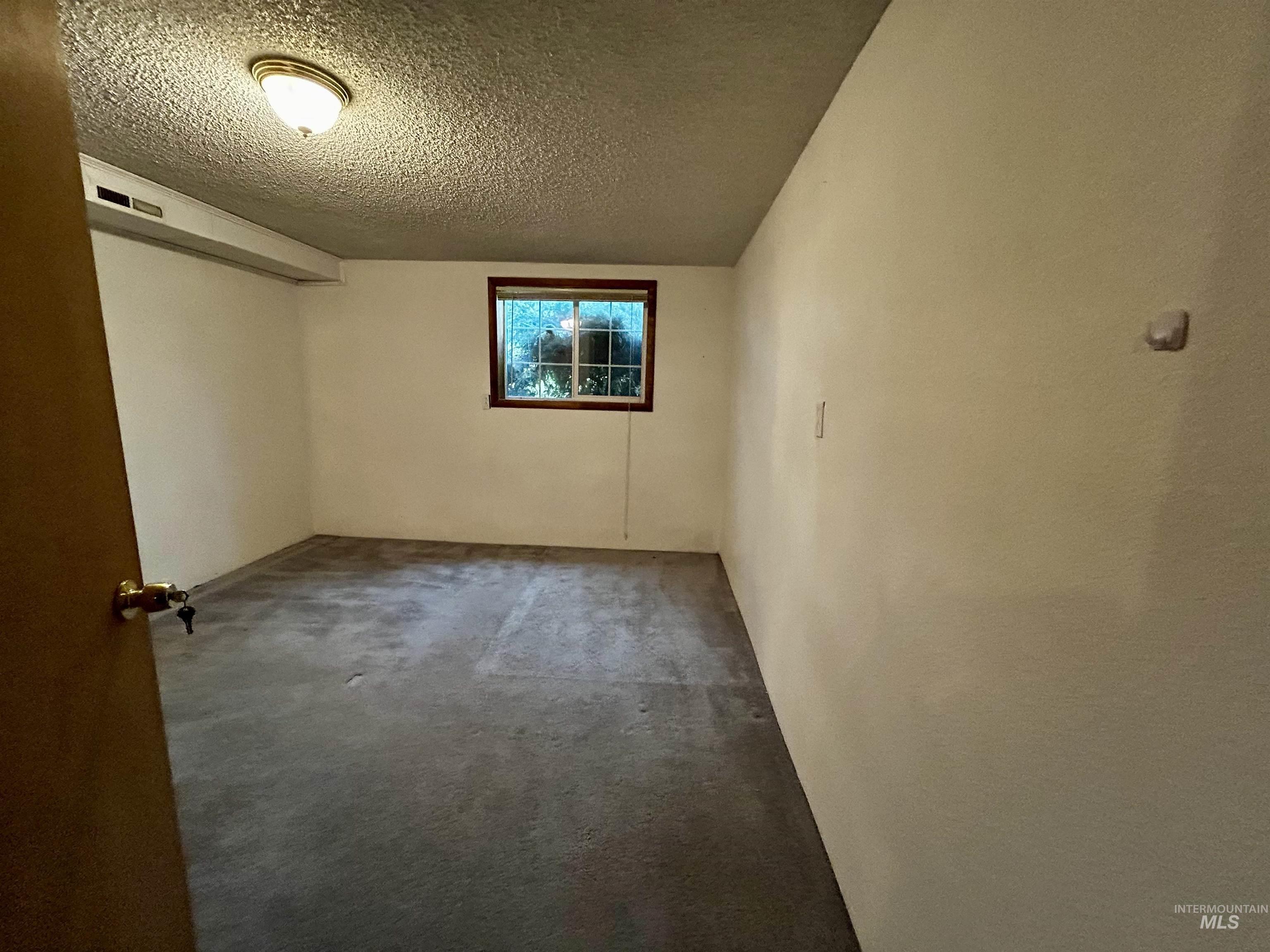 12686 Laqa Ave Property Photo 38