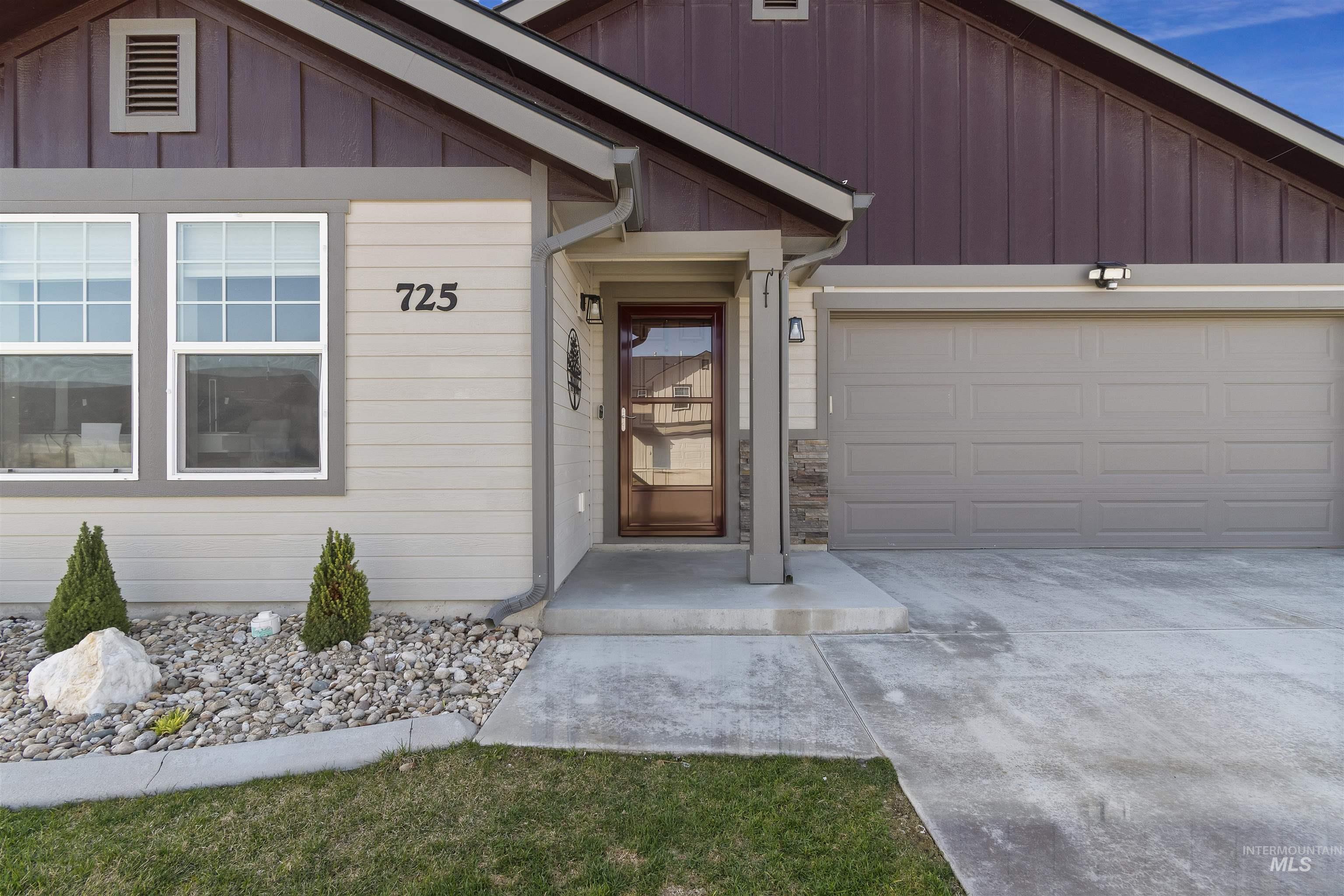 725 E Celtic Dr. Property Photo 1