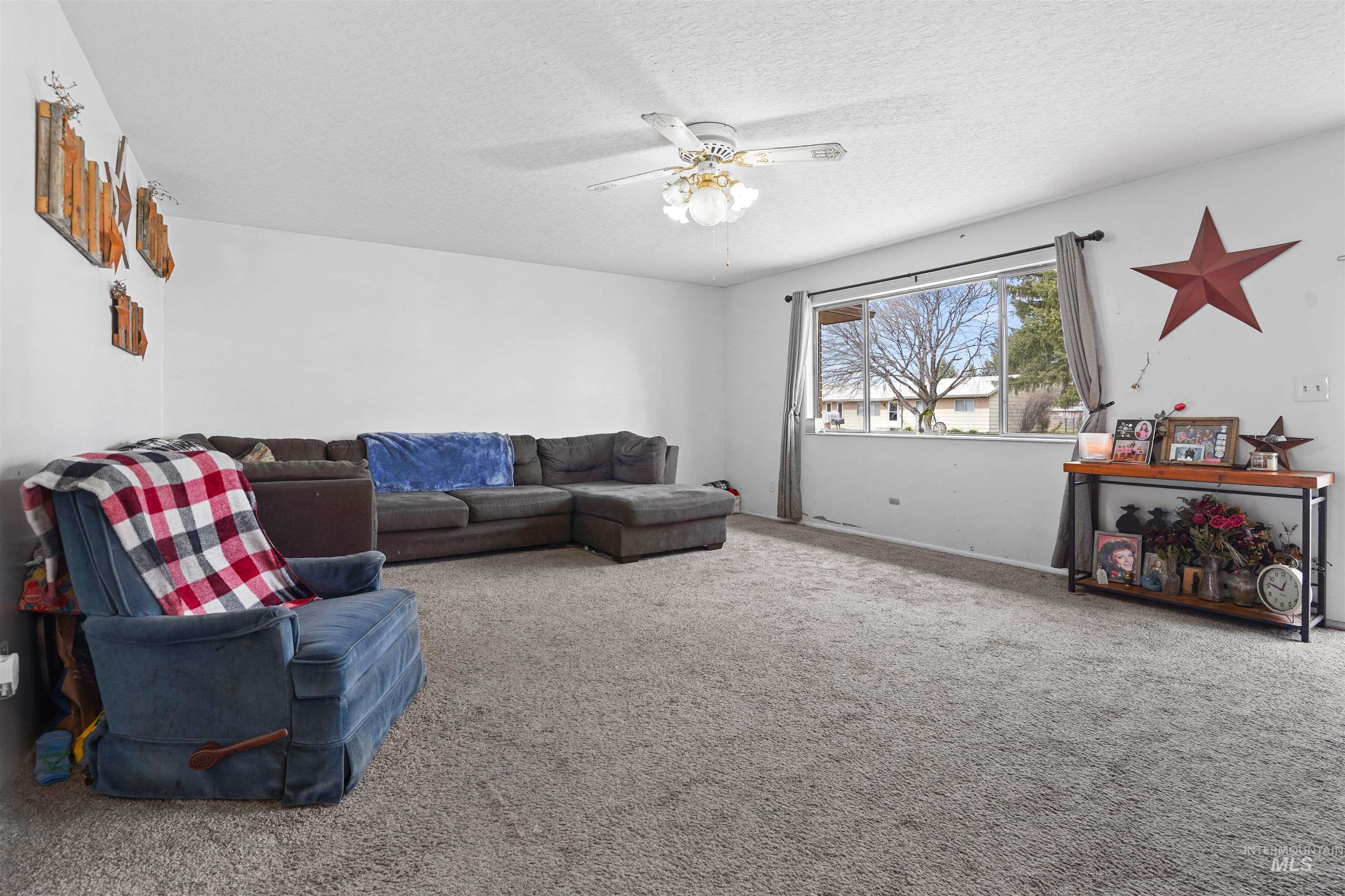 161 W Adams Drive Property Photo 10