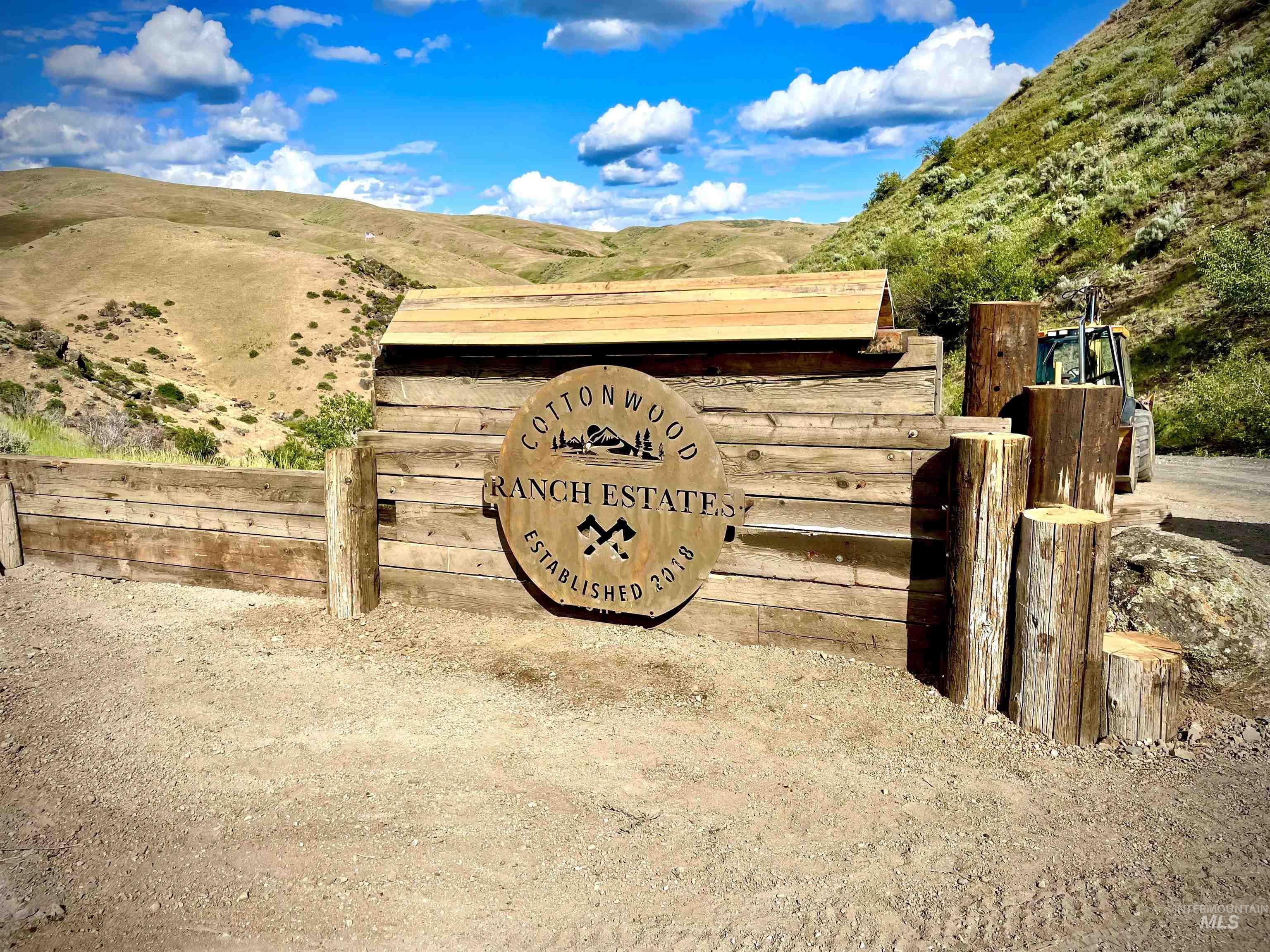 5934 Payette River Scenic Byway Property Photo 1