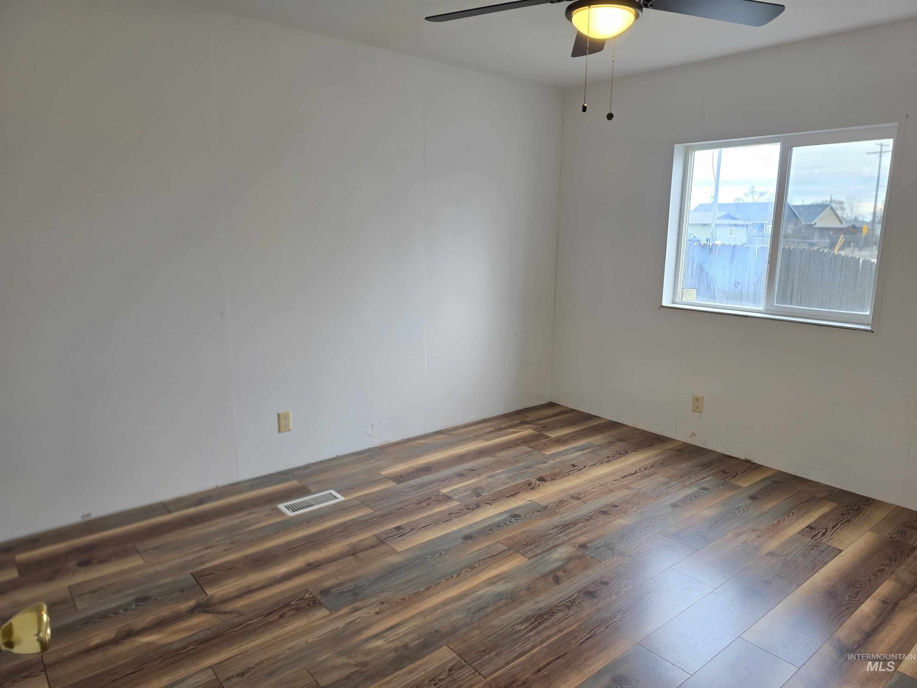 300 S 4th St Property Photo 11