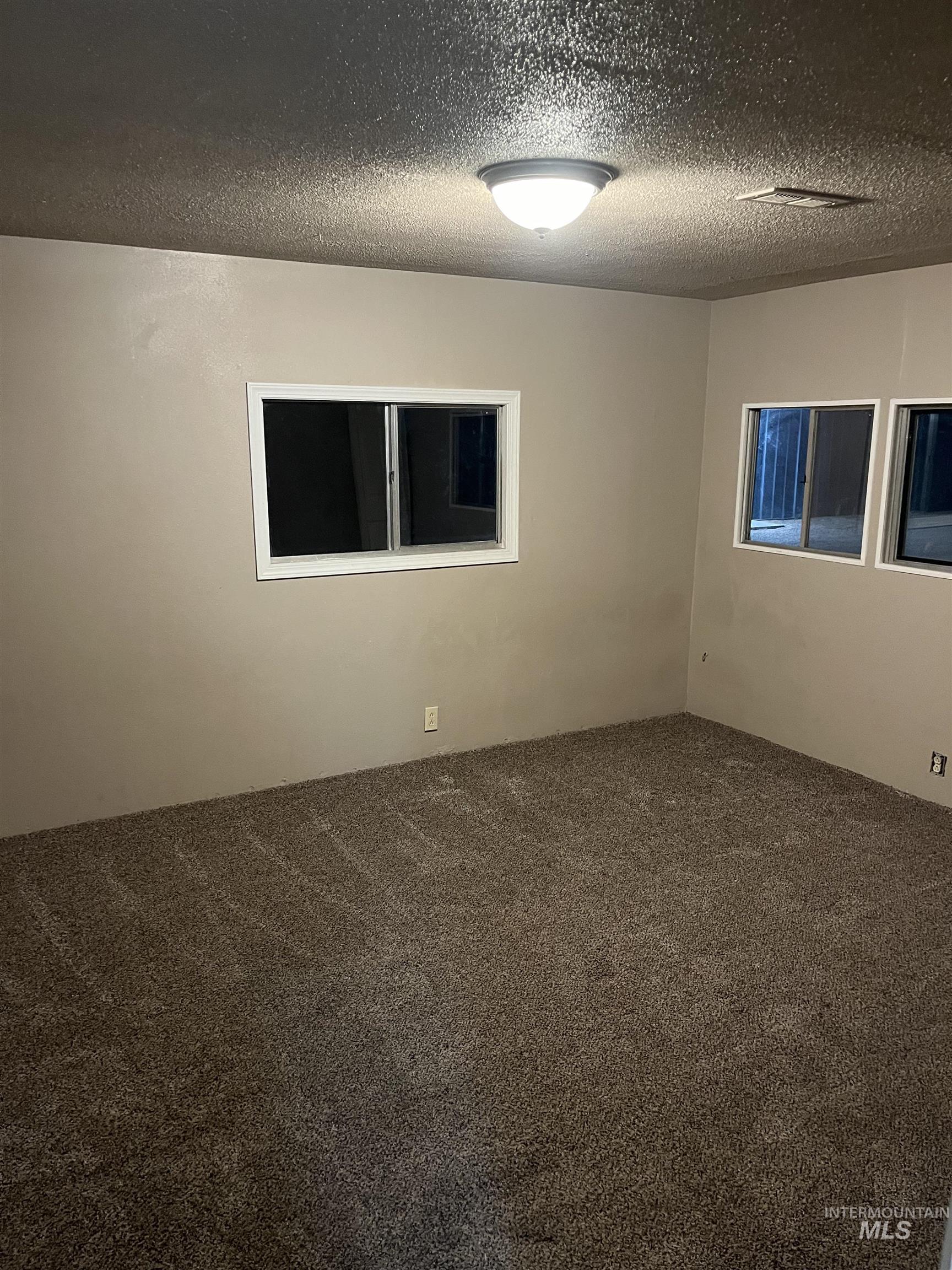 801 S 12th Property Photo 13