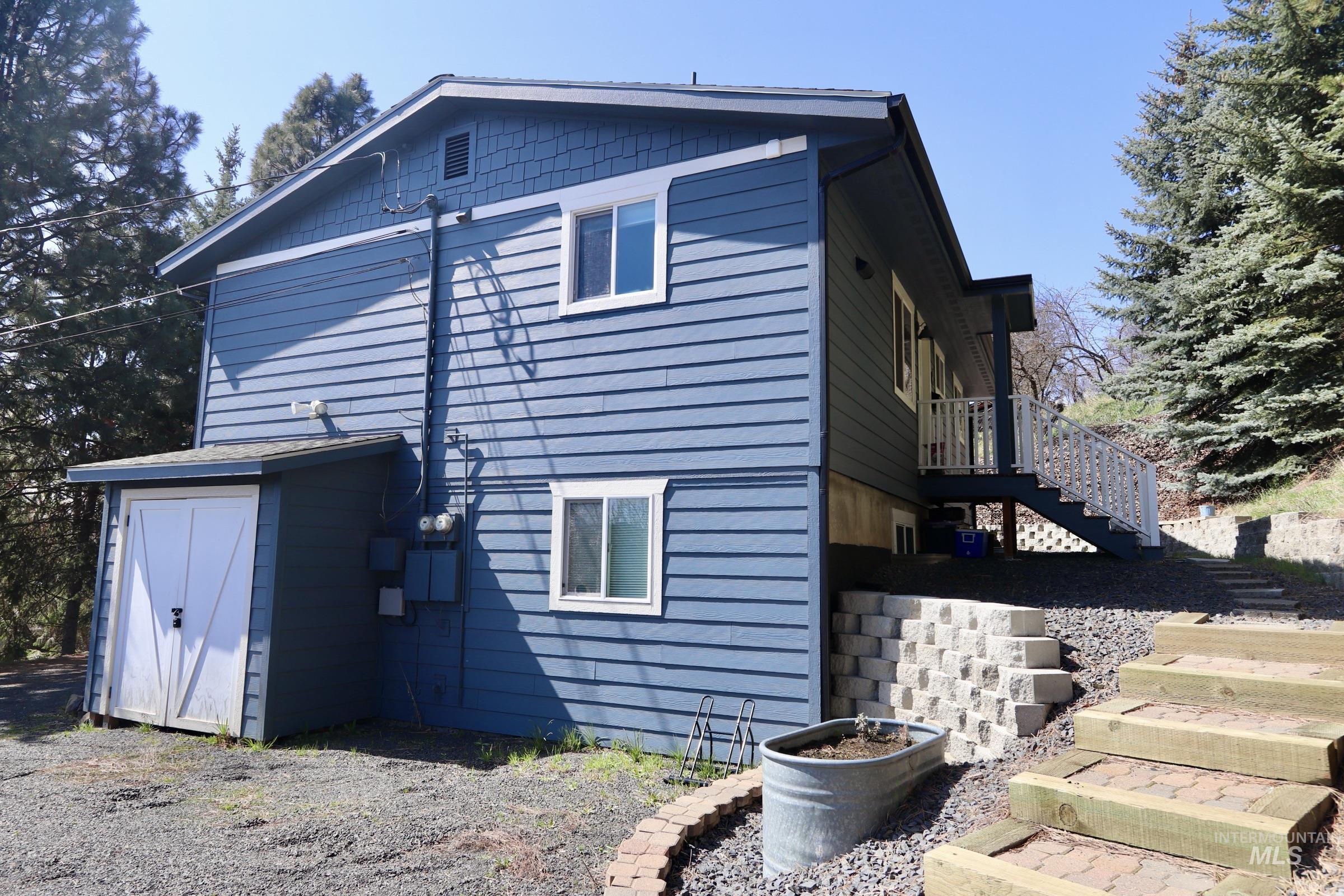 404/406 W C St Property Photo 3