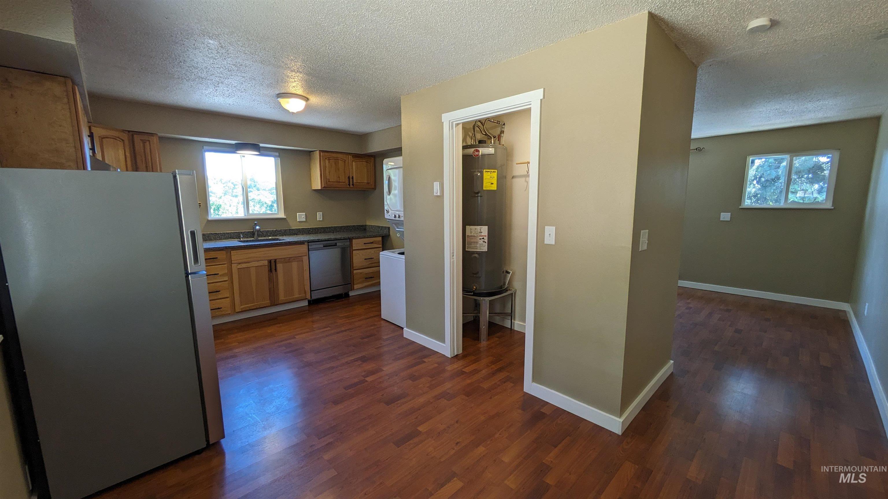 404/406 W C St Property Photo 6
