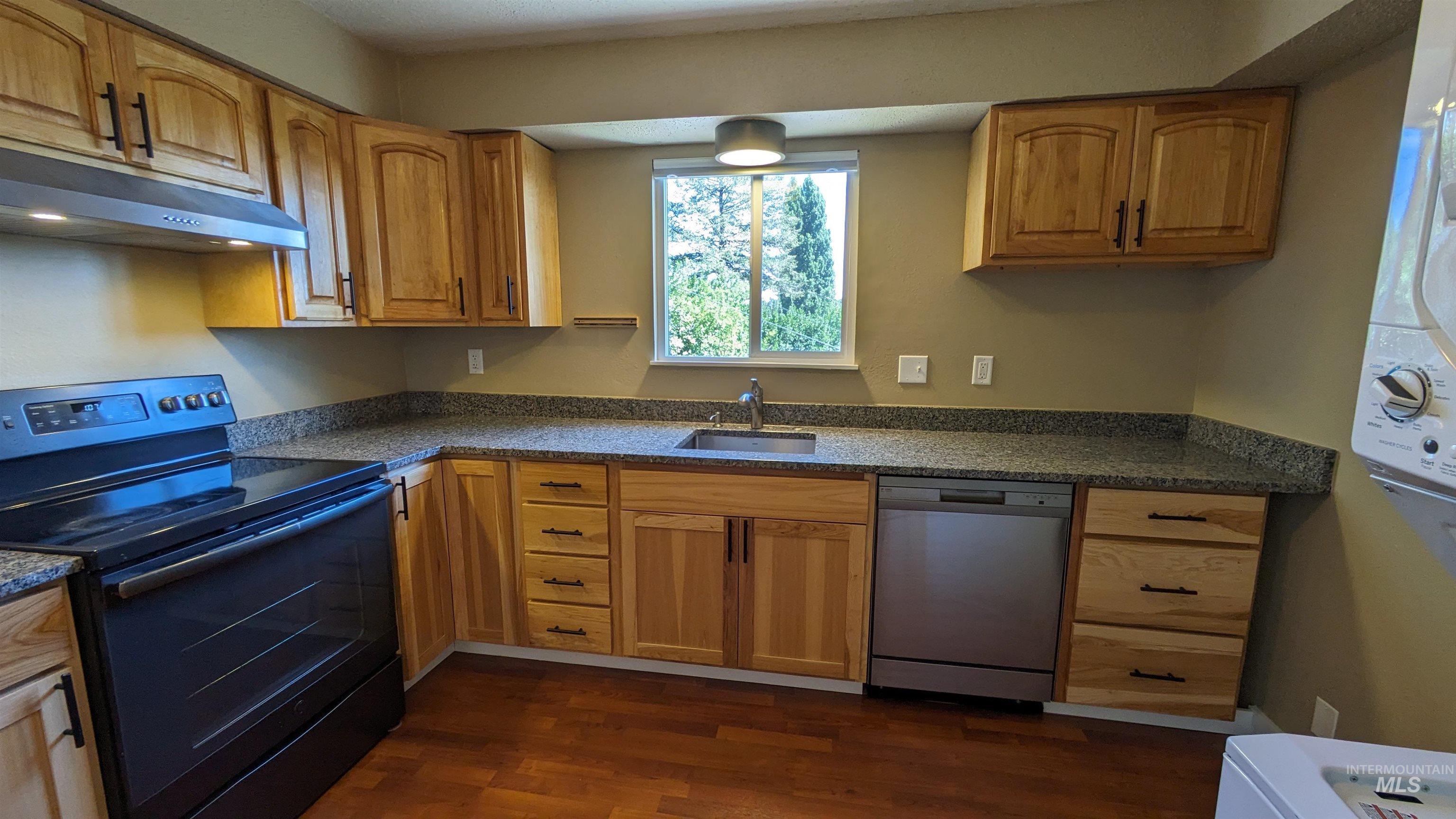 404/406 W C St Property Photo 7