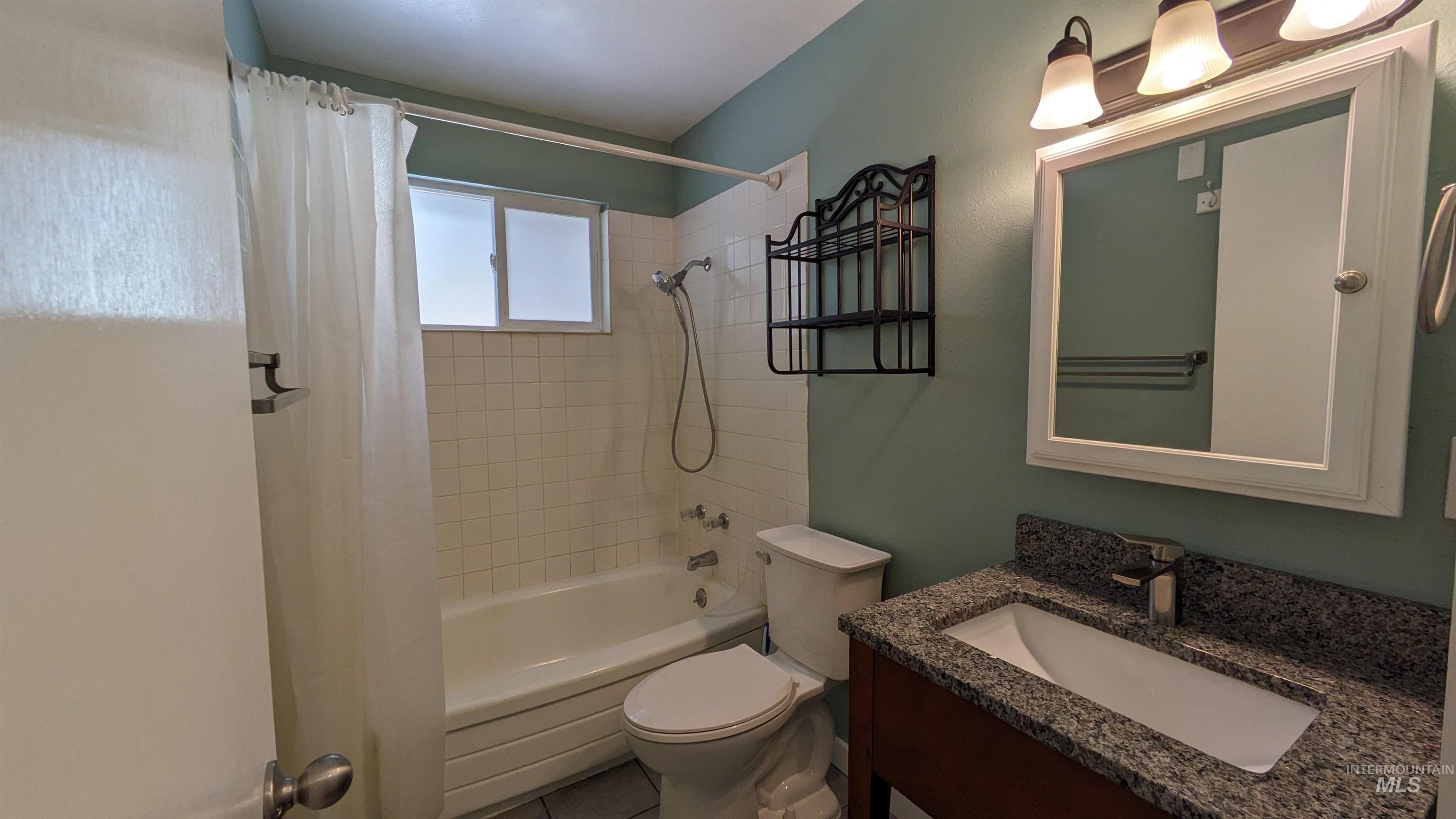 404/406 W C St Property Photo 13