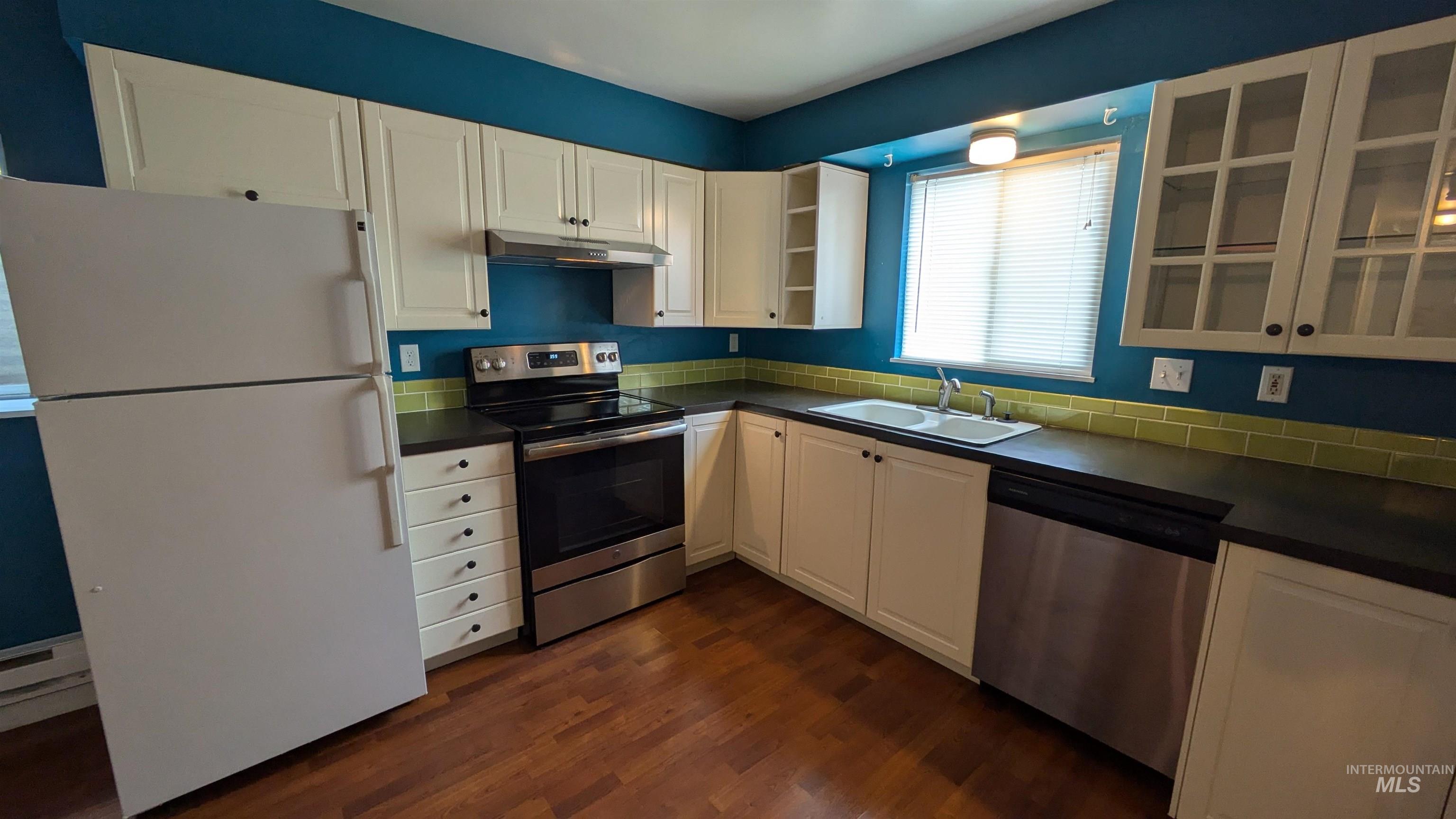 404/406 W C St Property Photo 23